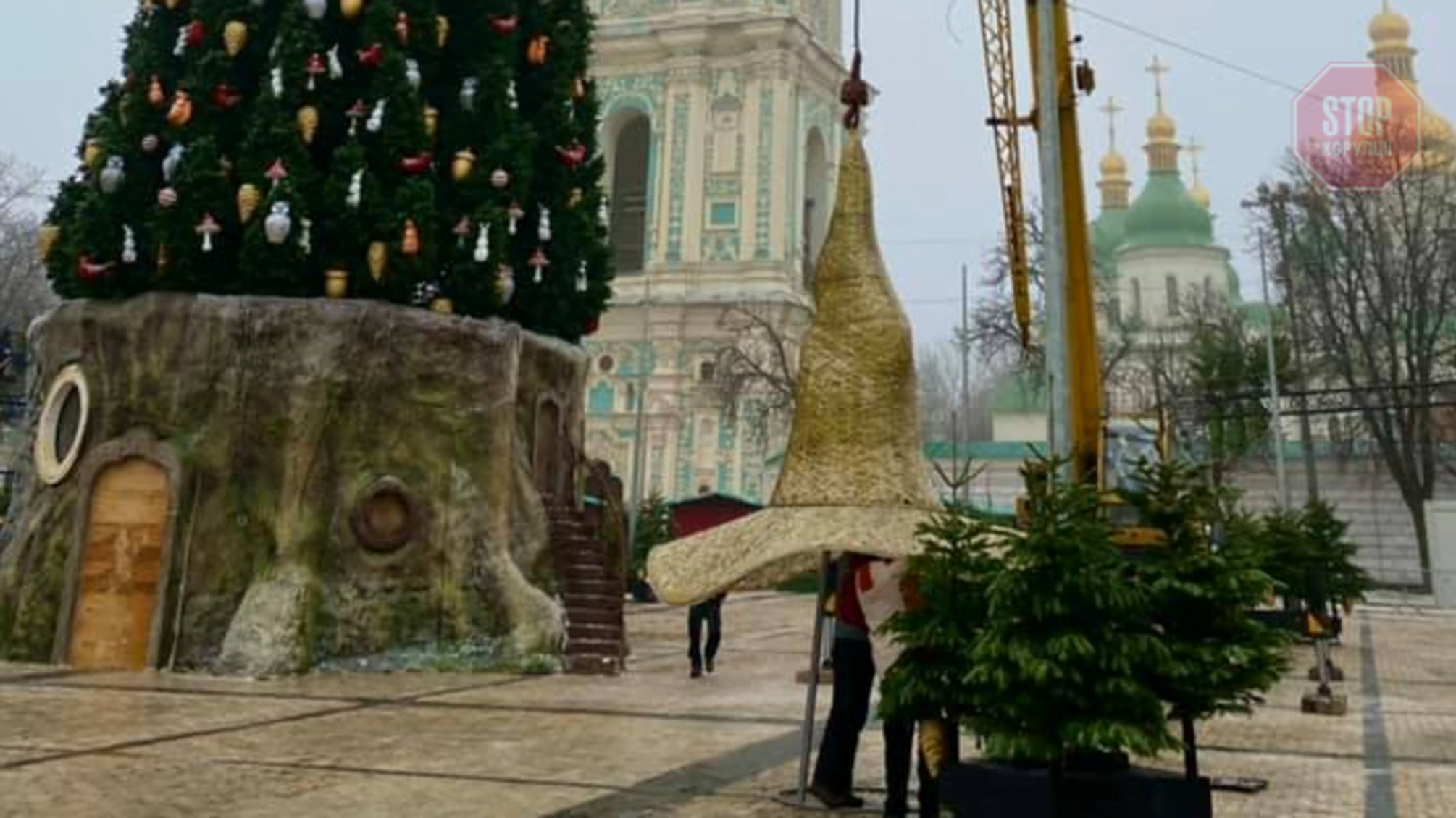 З головної ялинки зняли капелюха (фото)