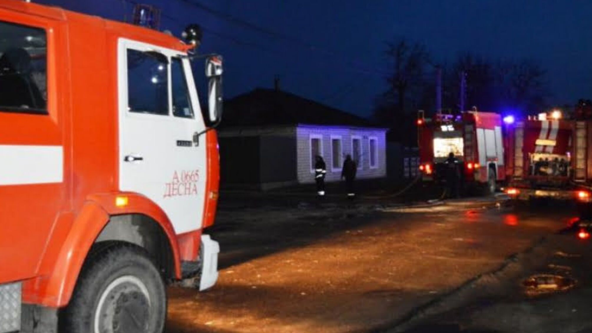 Чернігівська область: вогнеборці ліквідували пожежу адміністративного приміщення і торгівельного залу магазину непродовольчих товарів