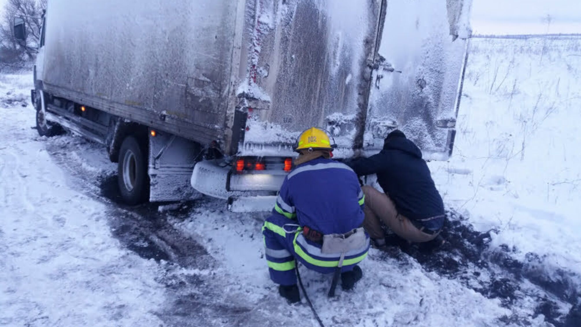 Рятувальники Донеччини надали допомогу 262 громадянам, зі снігового полону вилучено 34 транспортних засобів