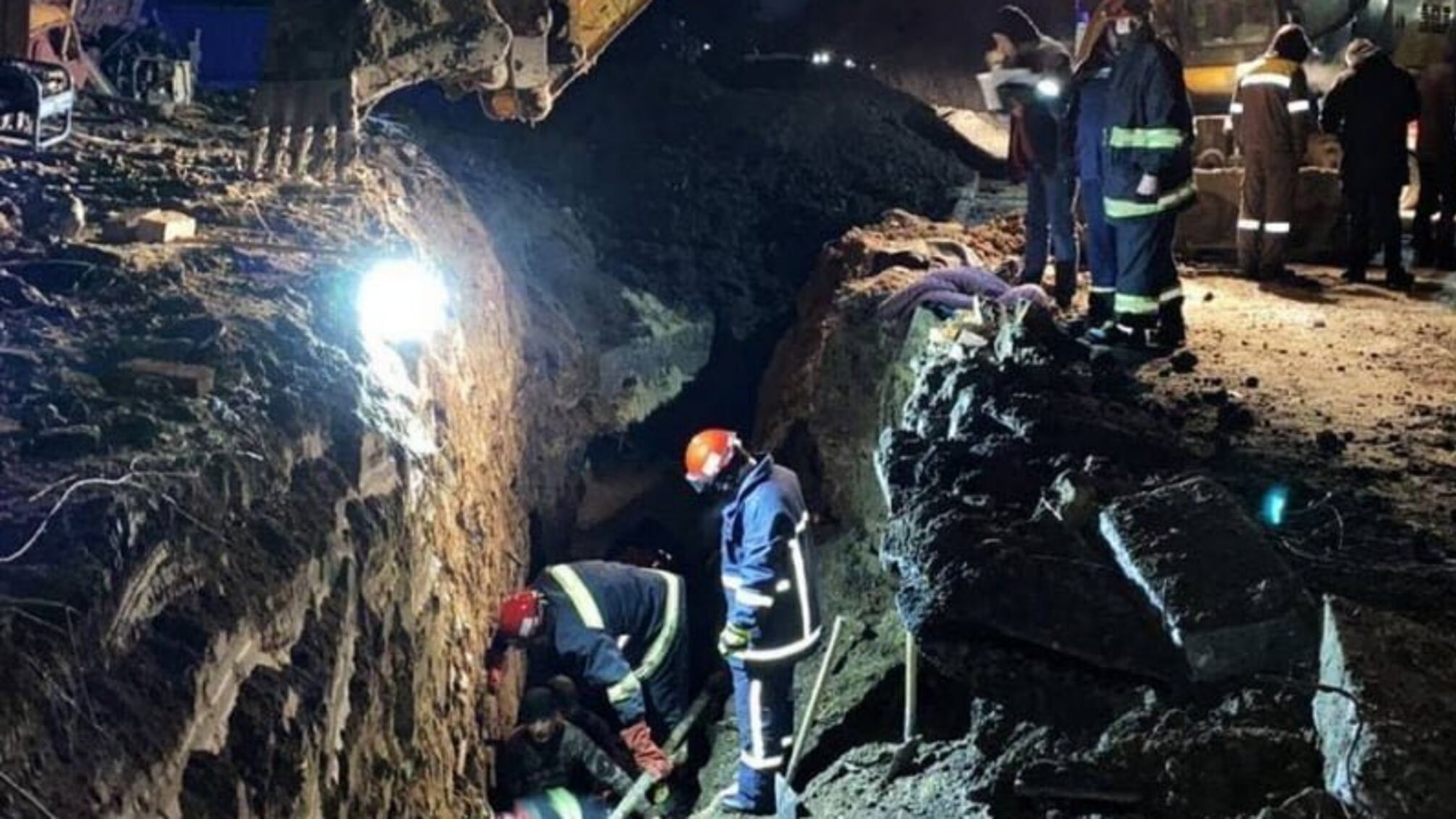 Тернопільська область: під час обвалу грунту трагічно загинуло двоє людей