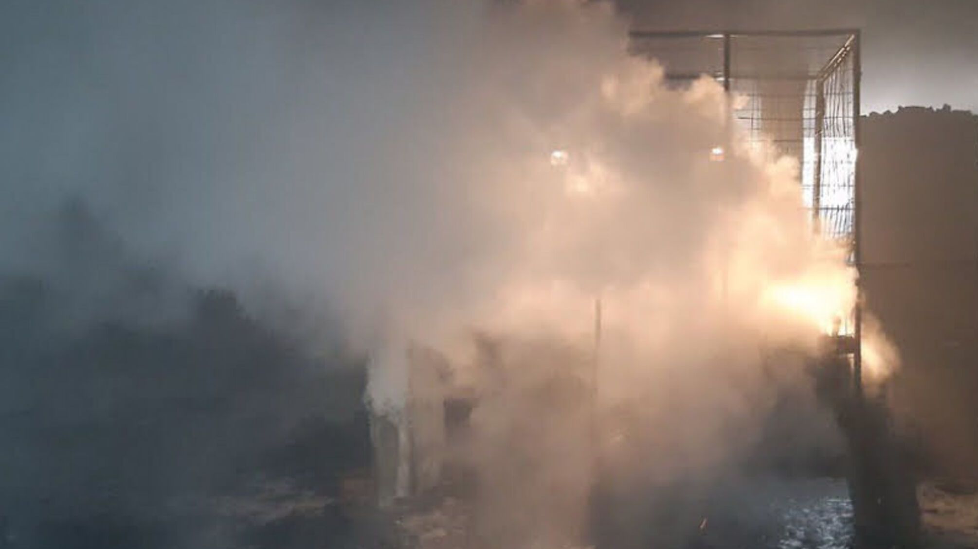 Львівська область: вогнеборці ліквідували пожежу в господарській будівлі