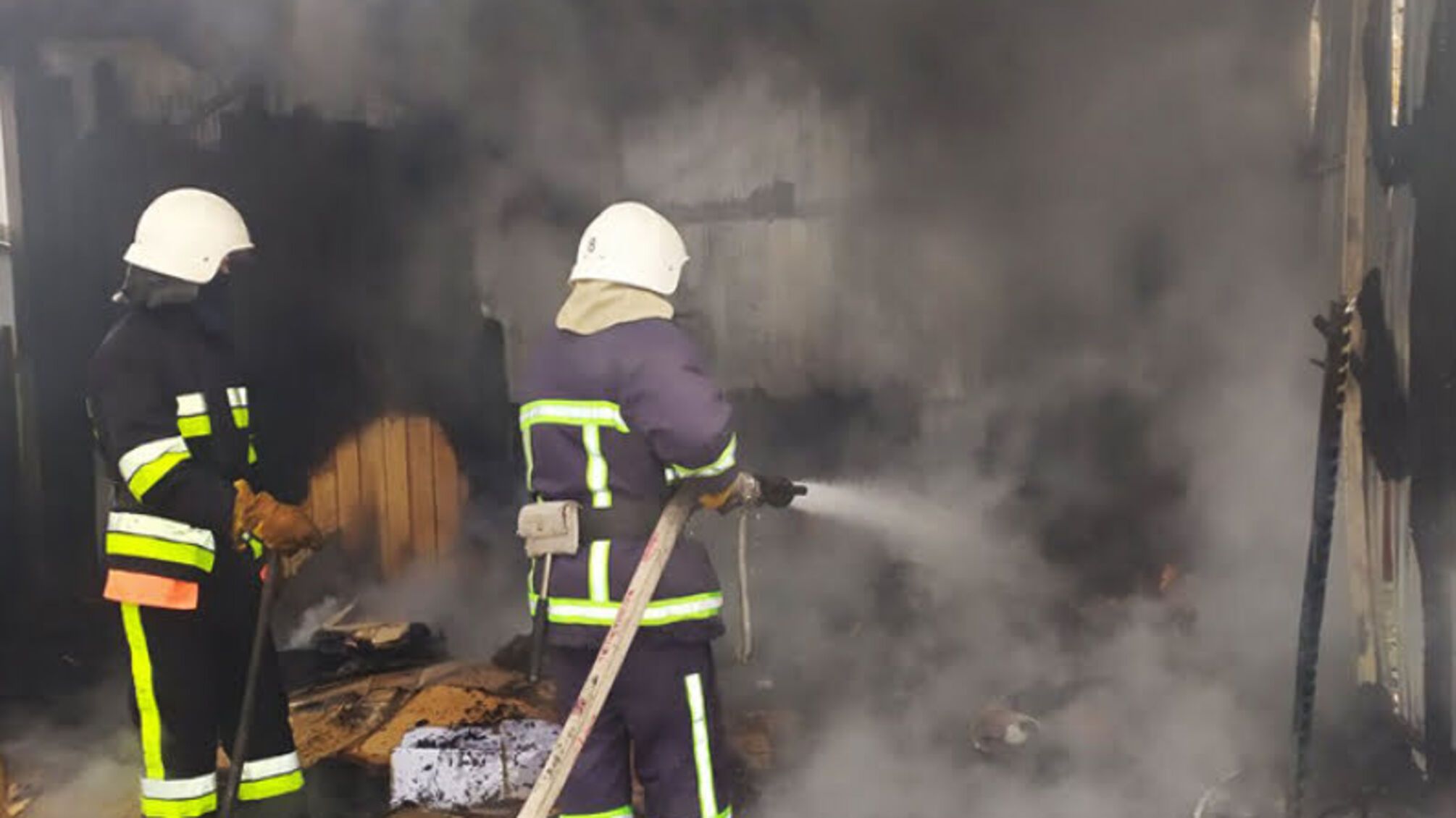 Минулої доби вогнеборцям довелося 4 рази гасити пожежі, що виникали в різних куточках Хмельниччини