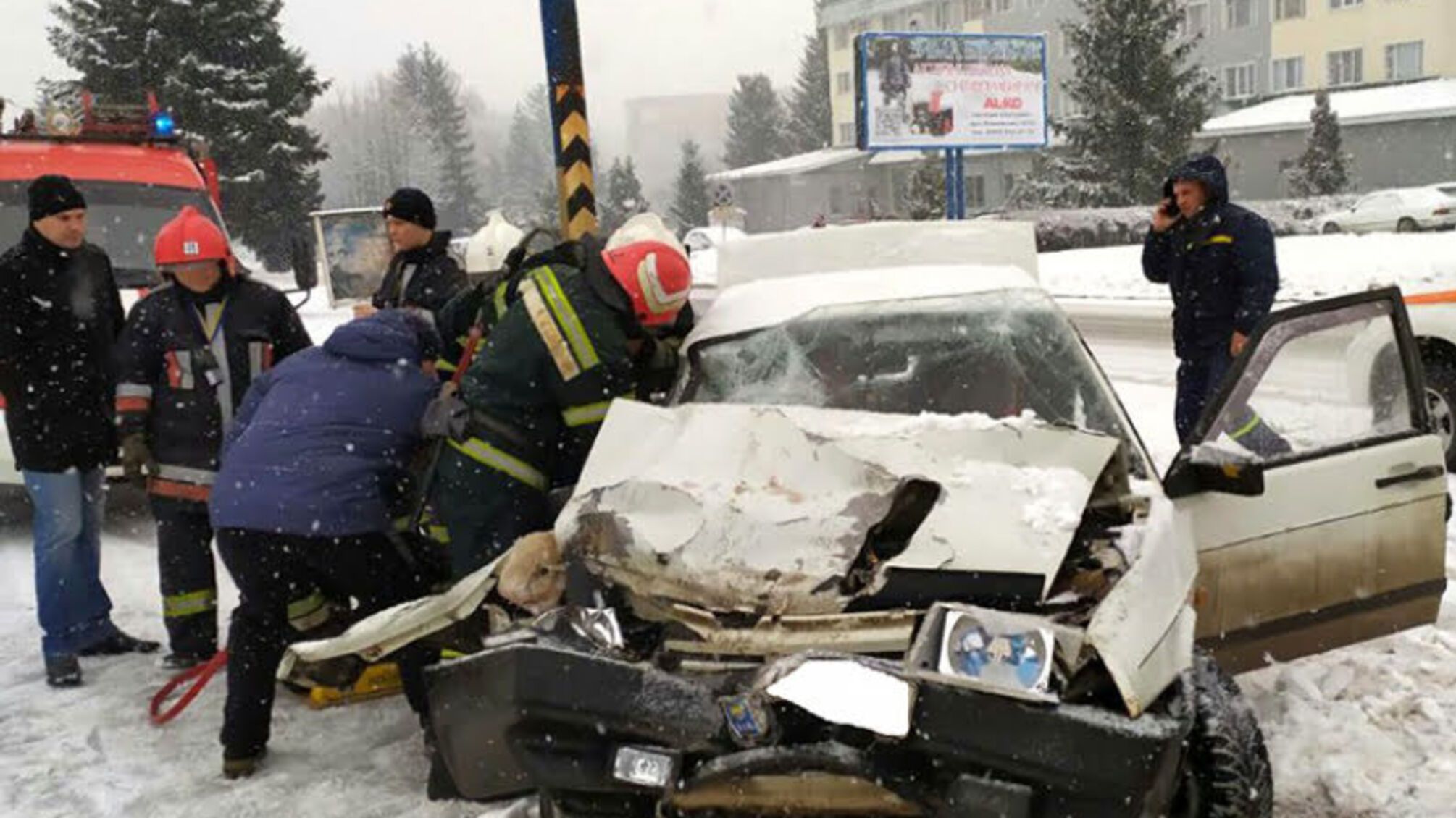 Полтавська область: рятувальники деблокували постраждалого з понівеченого внаслідок ДТП автомобіля