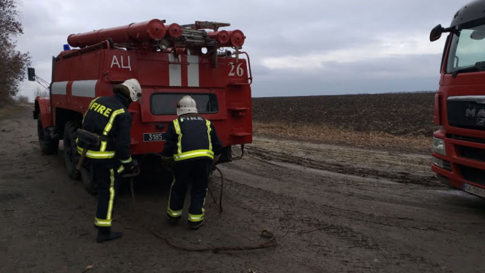 На Кіровоградщині рятувальники надали допомогу водіям 2-х автомобілів на складних ділянках доріг
