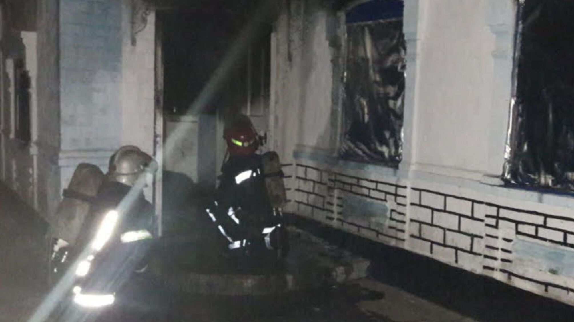 Запорізька область: вогнеборці ліквідували пожежу на території приватного домоволодіння