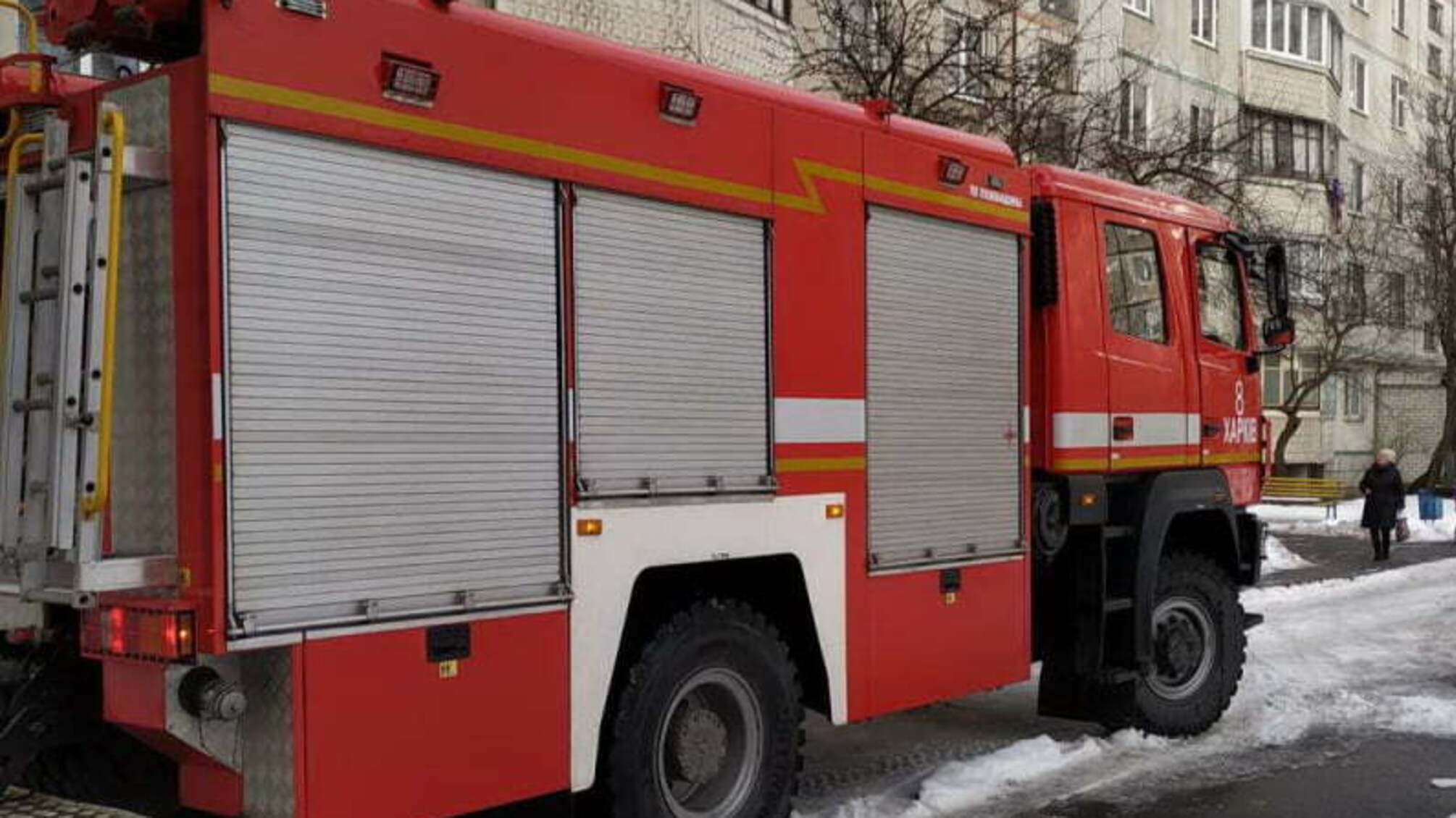 Харківська область: під час гасіння пожежі у дев’ятиповерховому житловому будинку загинула жінка, 13 осіб вогнеборцям вдалось врятувати та евакуювати