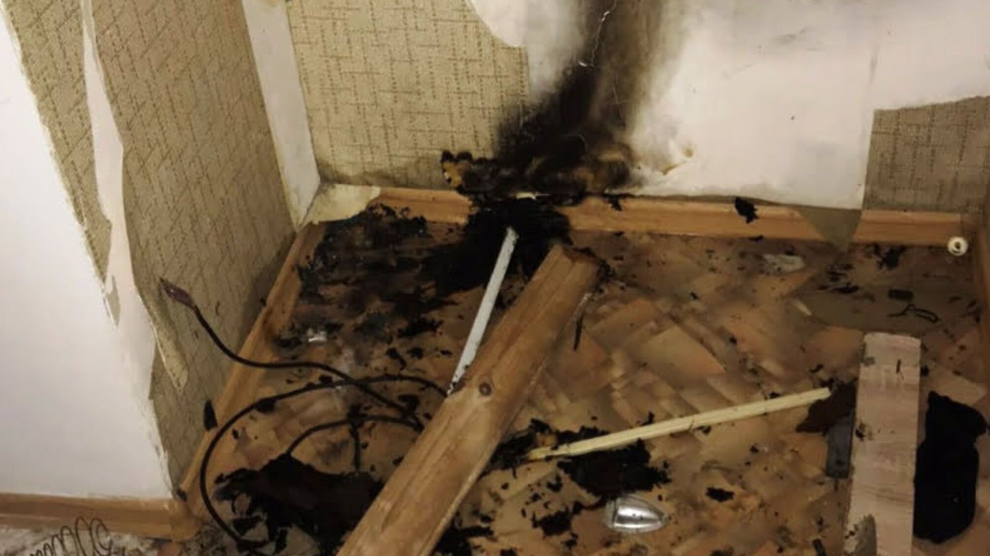 м. Чернігів: під час ліквідації пожежі квартири вогнеборці врятували чоловіка