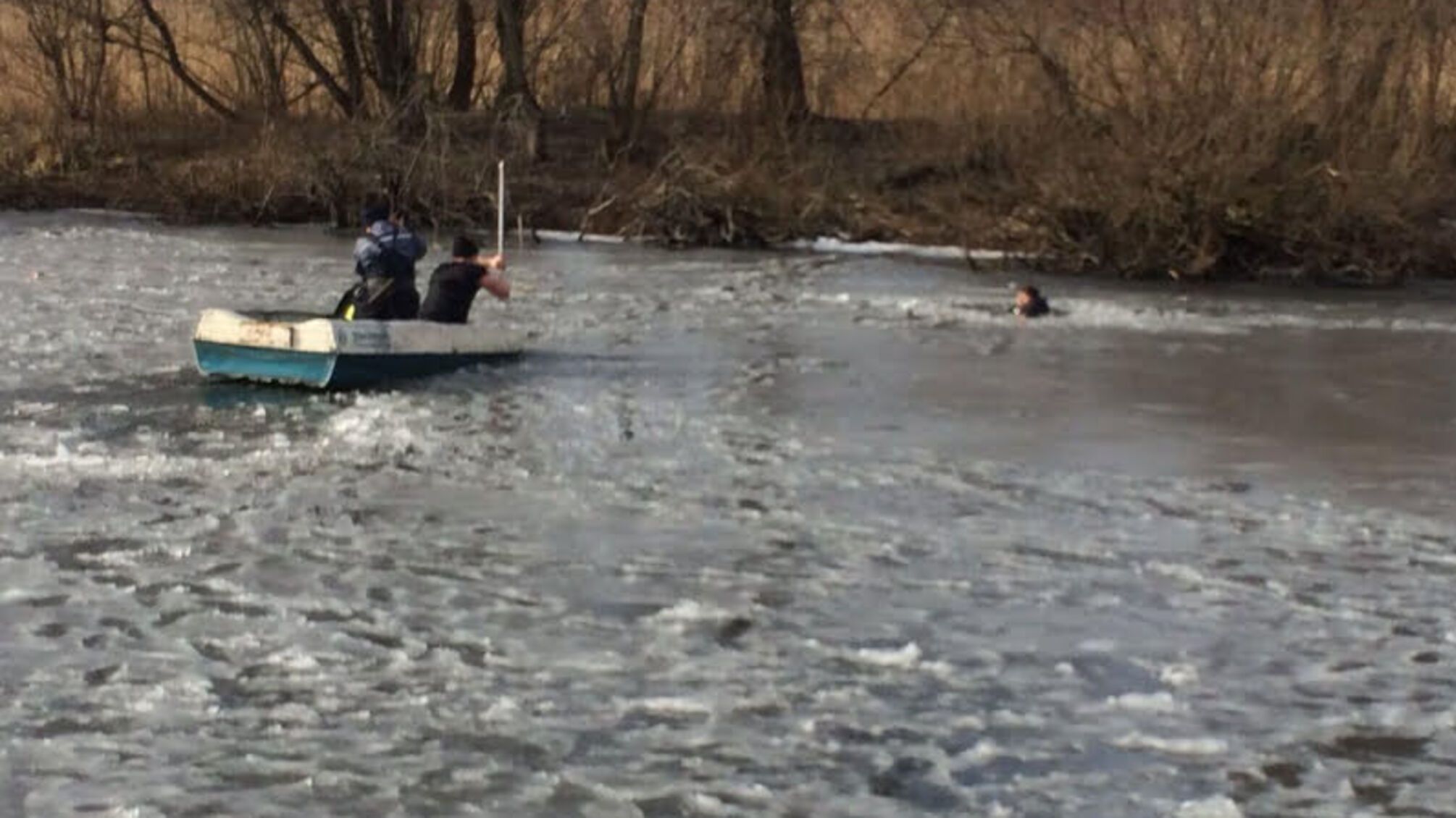Сумська область: на водоймі врятували рибалку