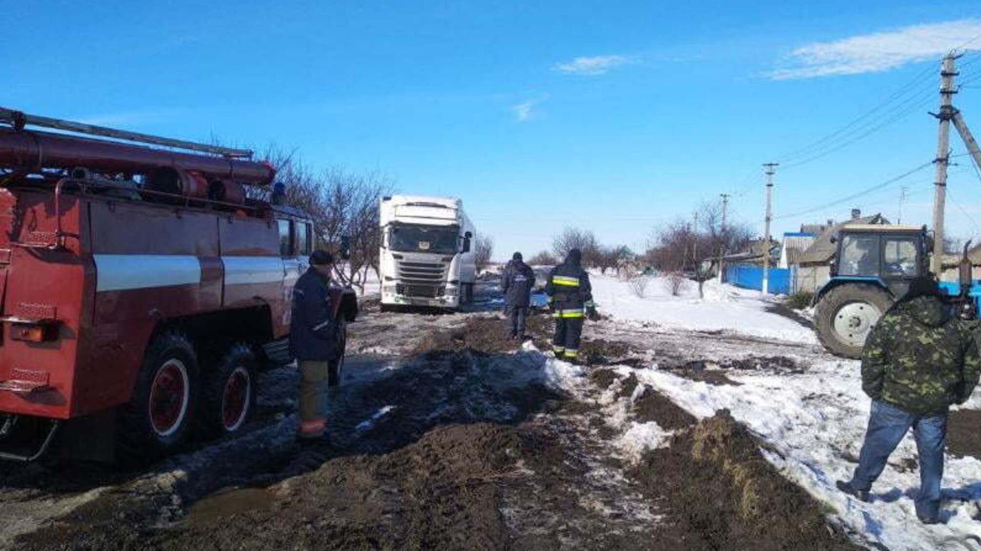 Протягом минулої доби рятувальники Донеччини надали допомогу водіям 4 автомобілів