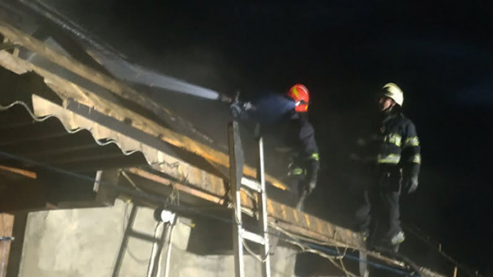 За минулу добу вогнеборцям Хмельниччини довелося тричі приборкувати пожежі