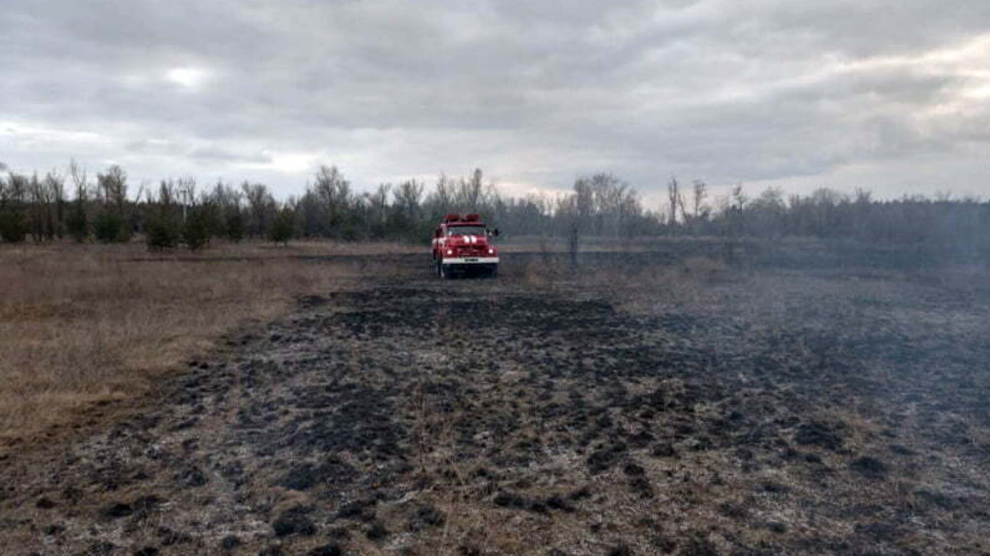 Дніпропетровська область: співробітники Служби порятунку «101» ліквідували займання сухої травим