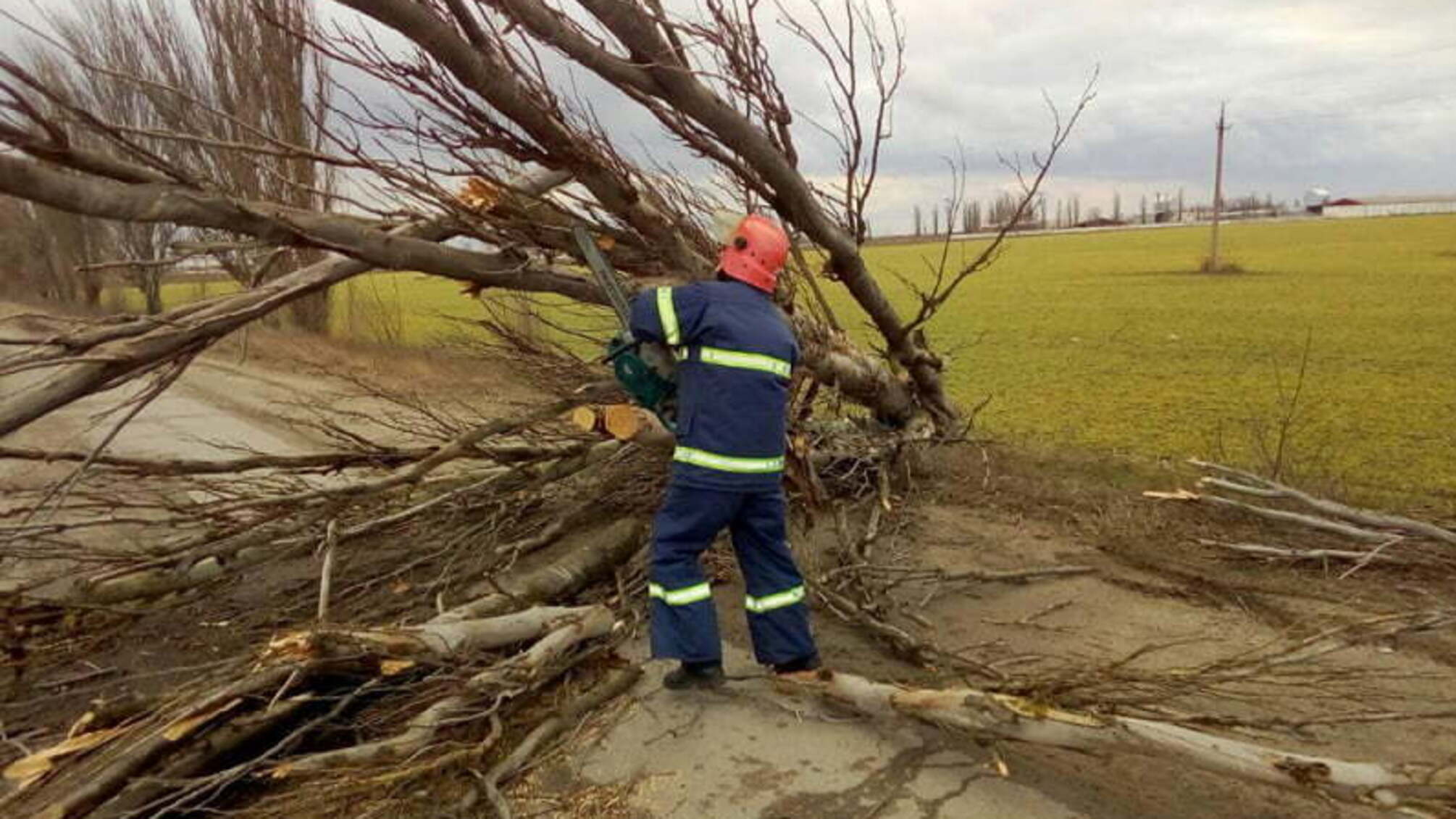 Рятувальники Головного управління ДСНС України у Миколаївській області 54 рази залучались для ліквідації наслідків циклону «Юлія»