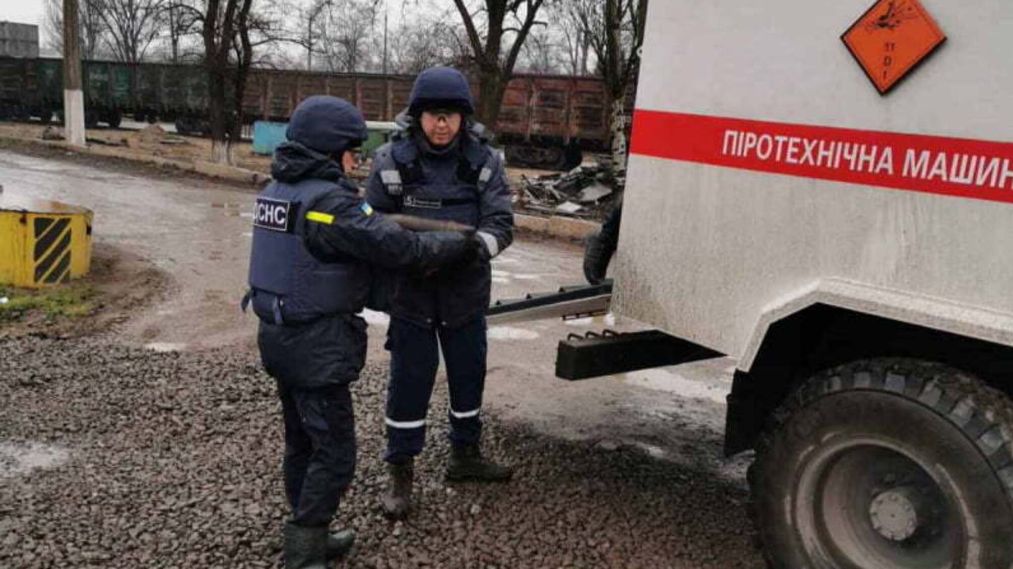 На Донеччині піротехніки ДСНС вилучили на території ПРАТ 19 вибухонебезпечних предметів