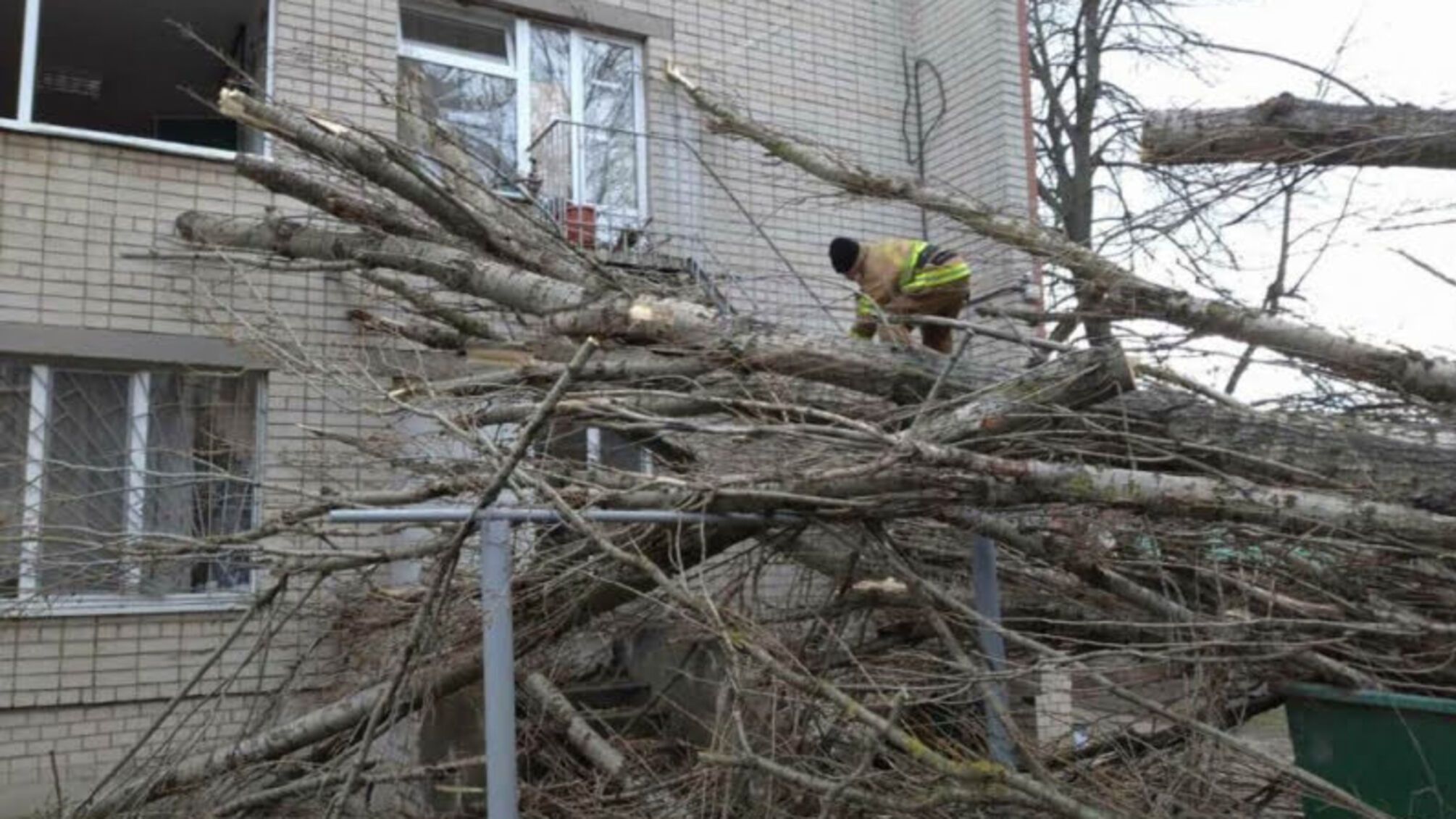 На Херсонщині рятувальники ліквідовують наслідки негоди