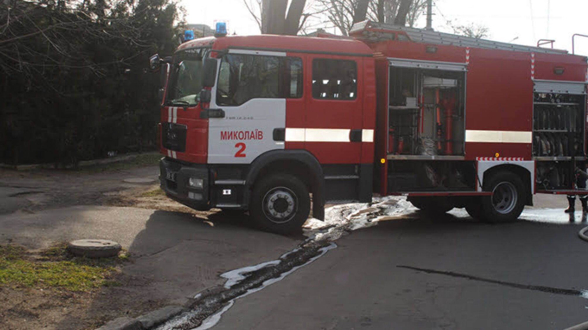 Миколаїв: рятувальники ліквідували пожежу автомобілю