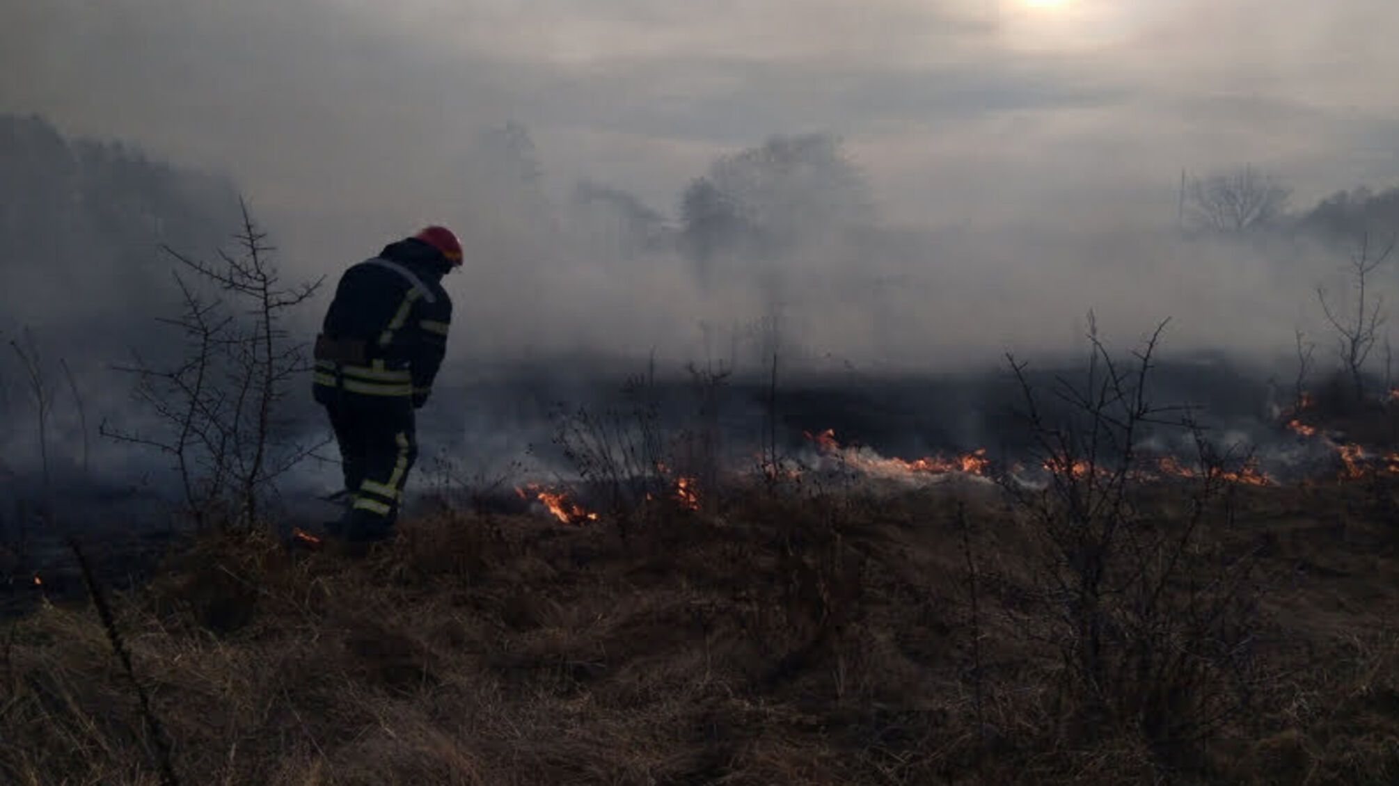 Кіровоградська область: рятувальники ліквідували пожежу сухої трави на відкритій території