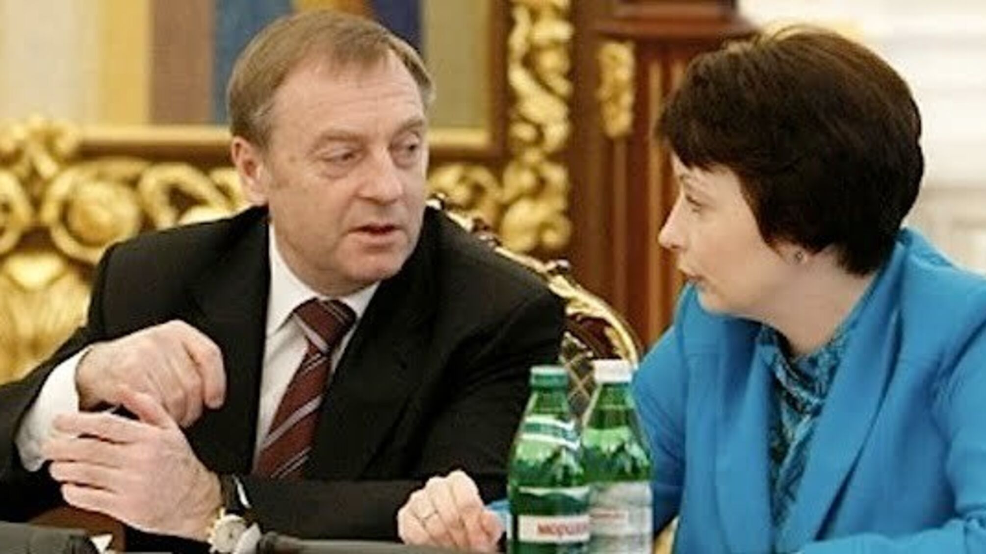 Гроші в обмін на доступ