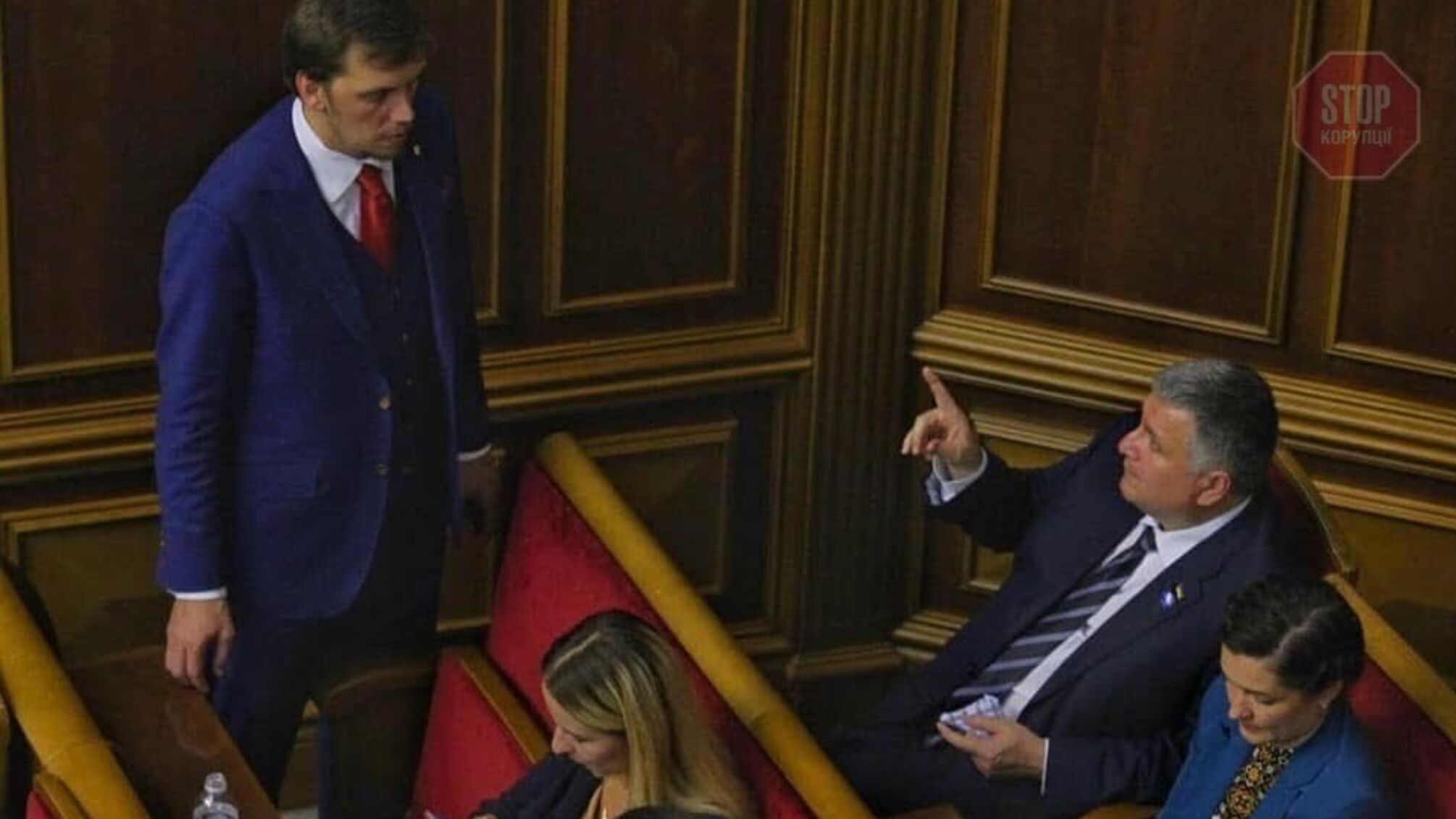 Аваков виступає за прозорість для преси, Гончарук цього побоюється – ЗМІ