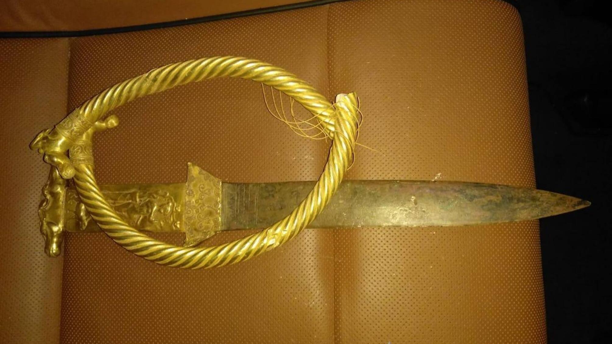На Черкащині поліцейські виявили у чоловіка старовинні предмети які можуть мати історичну та культурну цінність