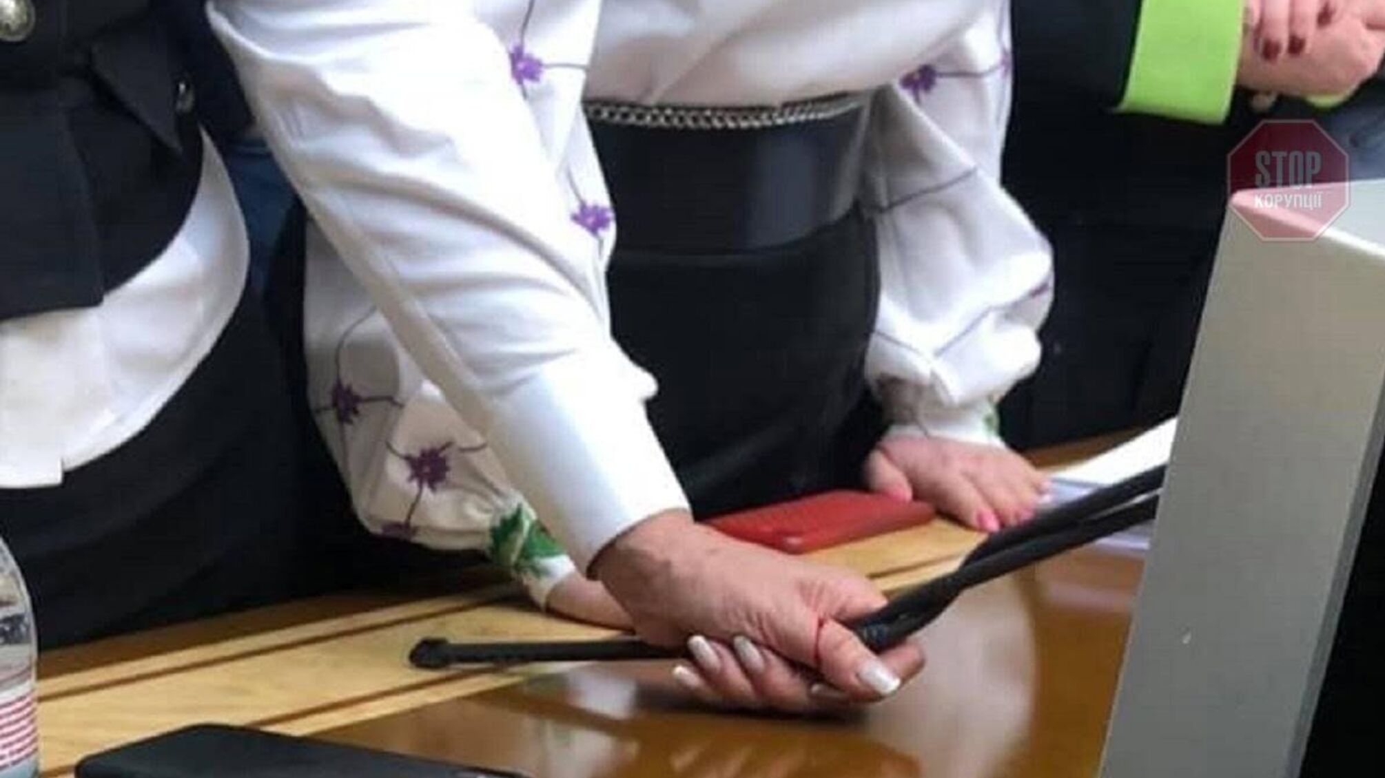 Зламаний мікрофон у ВРУ відремонтували майже за 12 тисяч гривень