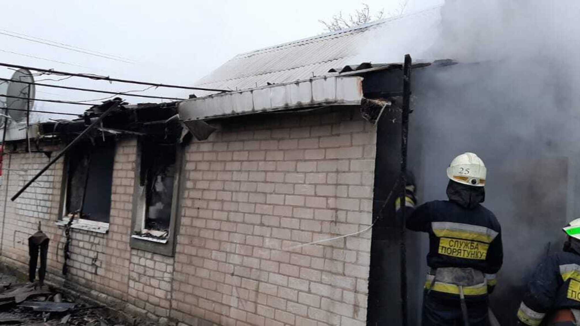 Дніпропетровська область: вогнеборці ліквідували пожежу на території приватного сектору