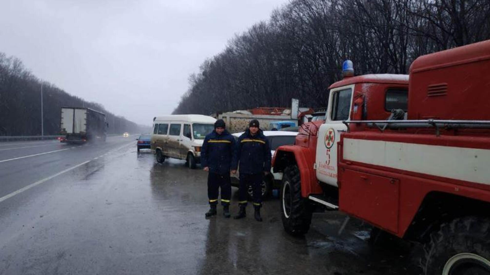 Хмельницькі рятувальники готові зустріти очікувану негоду на найскладніших ділянках автошляхів області