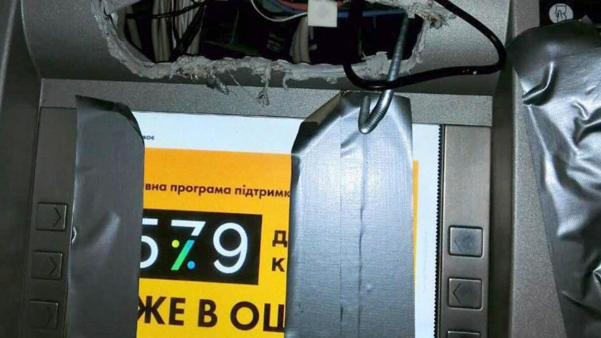 Поліція затримала львів’ян, які у Жмеринці намагались викрасти гроші з банкомату