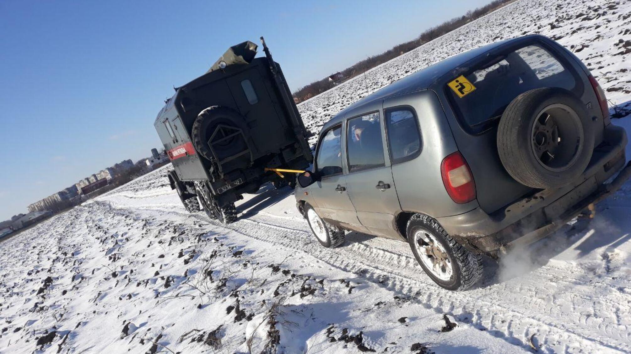 Минулої доби рятувальники Кіровоградщини надали допомогу водіям 5-ти вантажівок та 3-х легковиків подолати складні ділянки доріг