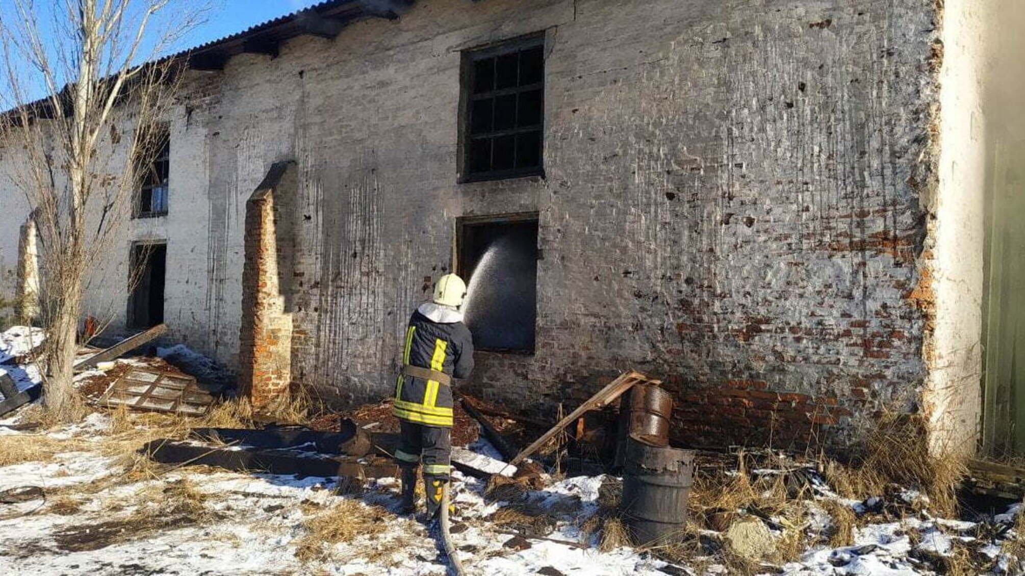 Черкаська область: рятувальники ліквідували пожежу на комбінаті