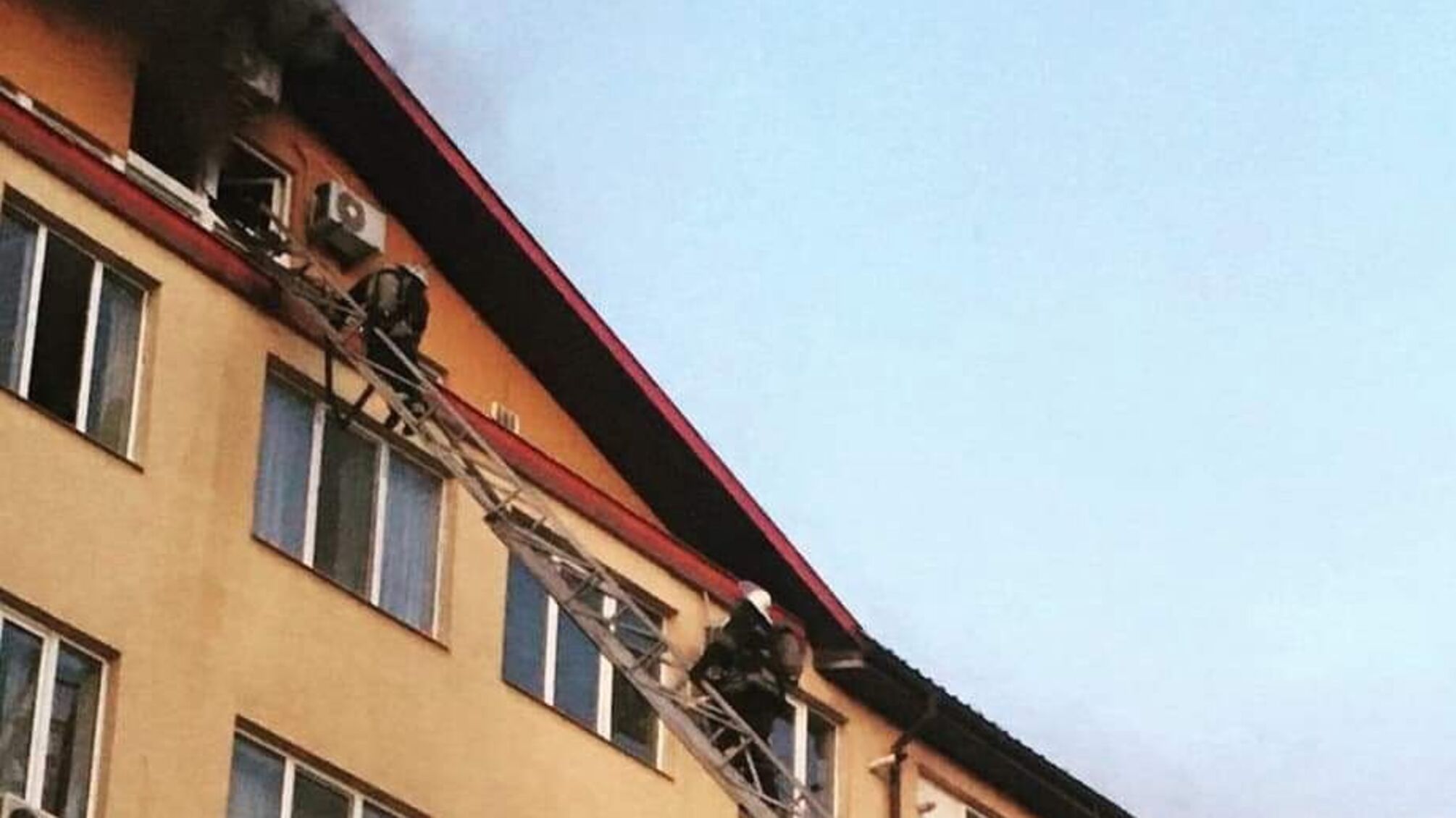 м. Харків: рятувальники ліквідували пожежу в 6-поверховому житловому будинку, під час якої постраждав 39-річний чоловік