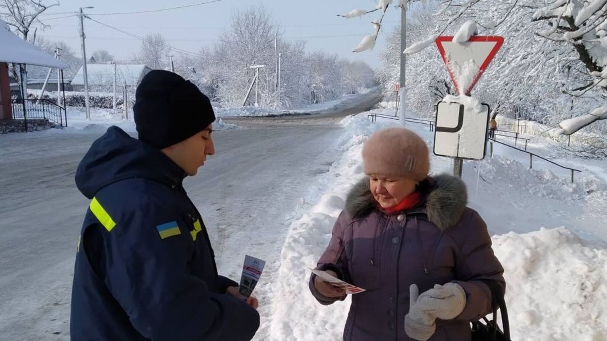 Донецька область: рятувальники піклуються про рівень обізнаності громадян з питань безпеки життєдіяльності