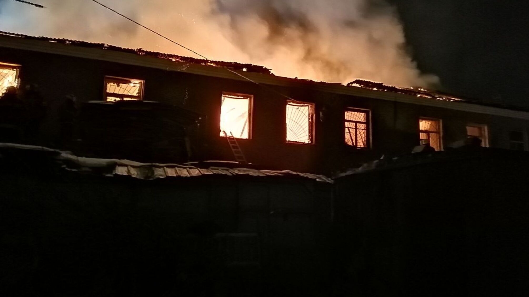 Харківська область: під час ліквідації пожежі у двоповерховій нежитловій будівлі рятувальники виявили тіло загиблого чоловіка