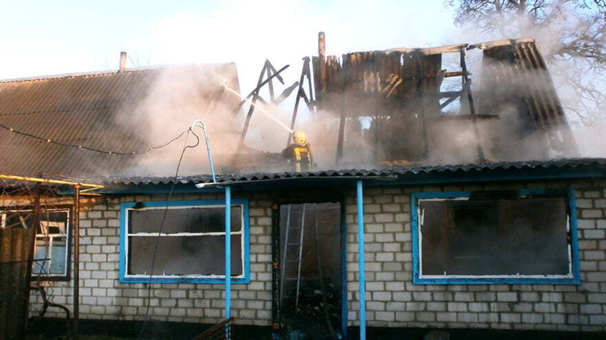 Полтавська область: рятувальники ліквідували пожежу в будинку