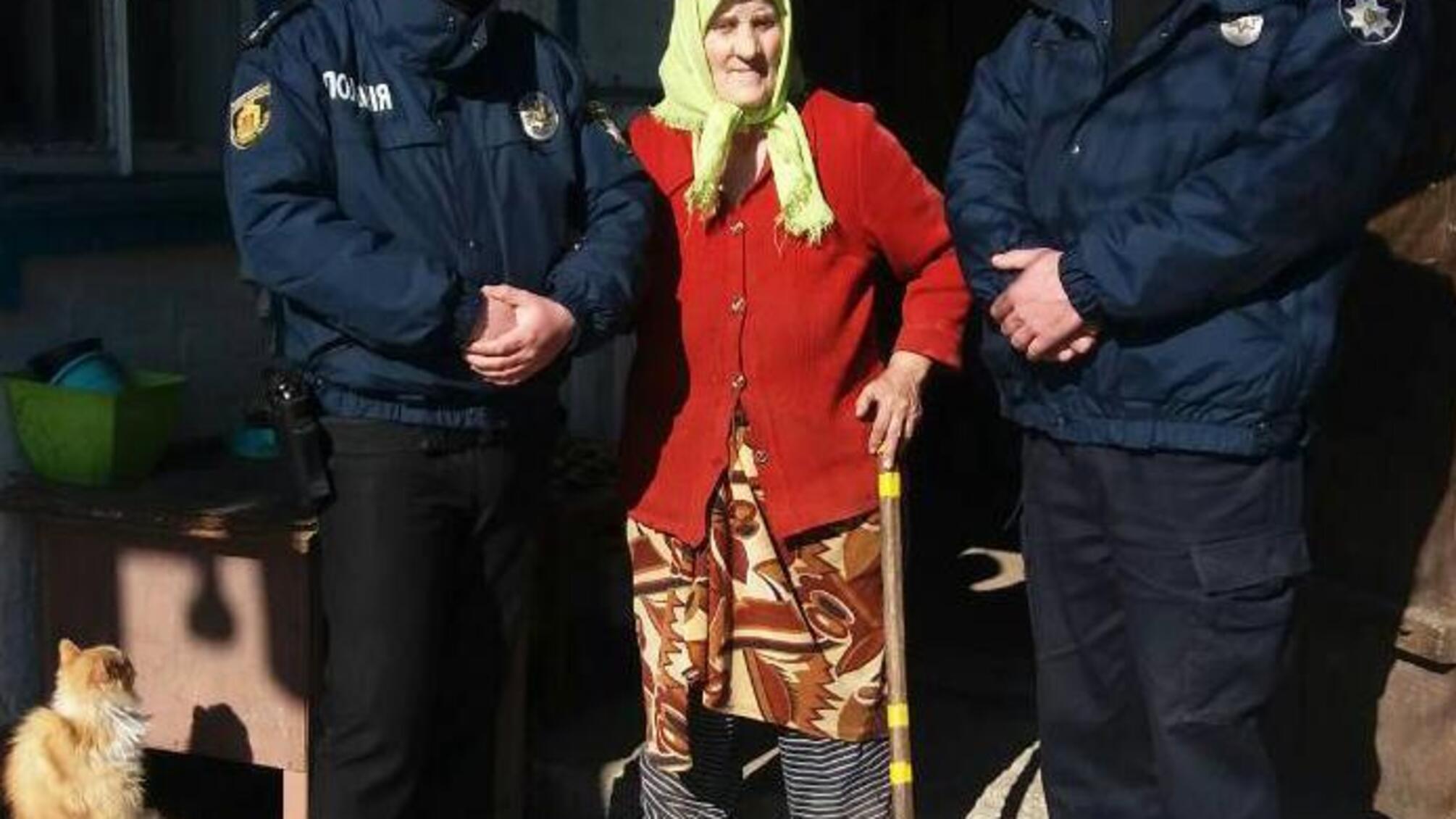 На Кіровоградщині поліцейські офіцери громади врятували життя бабусі