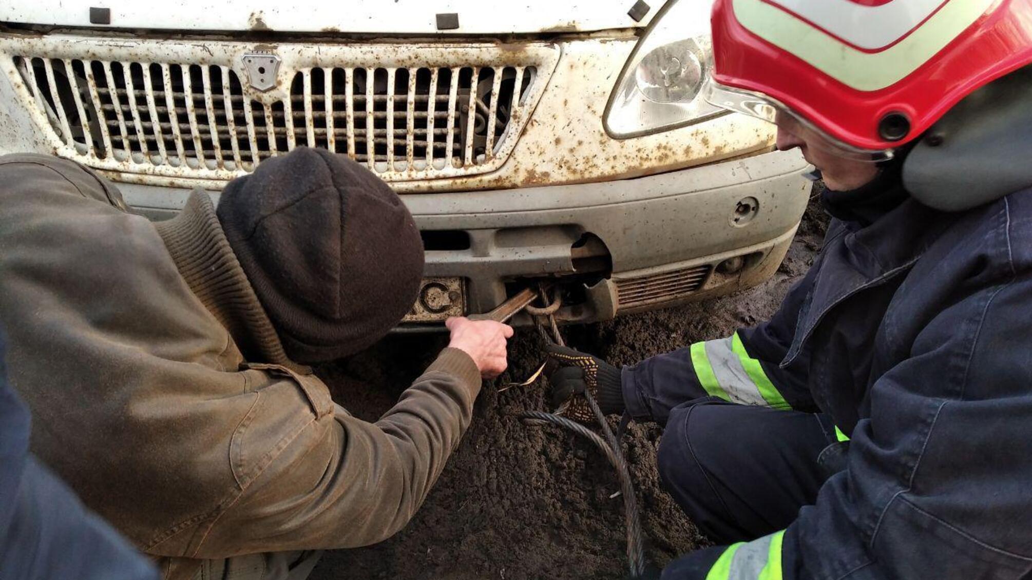 Бійці ДСНС Кіровоградського гарнізону надали допомогу водію автомобіля