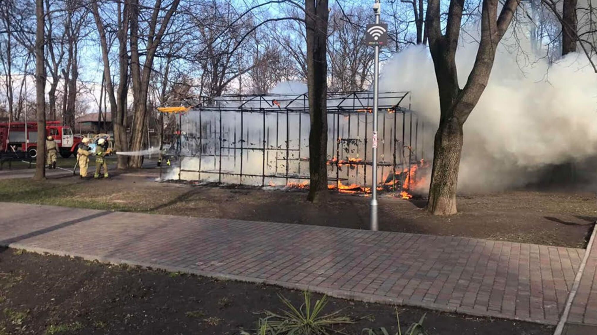 Дніпропетровська область: рятувальники ліквідували пожежу в дитячому атракціоні