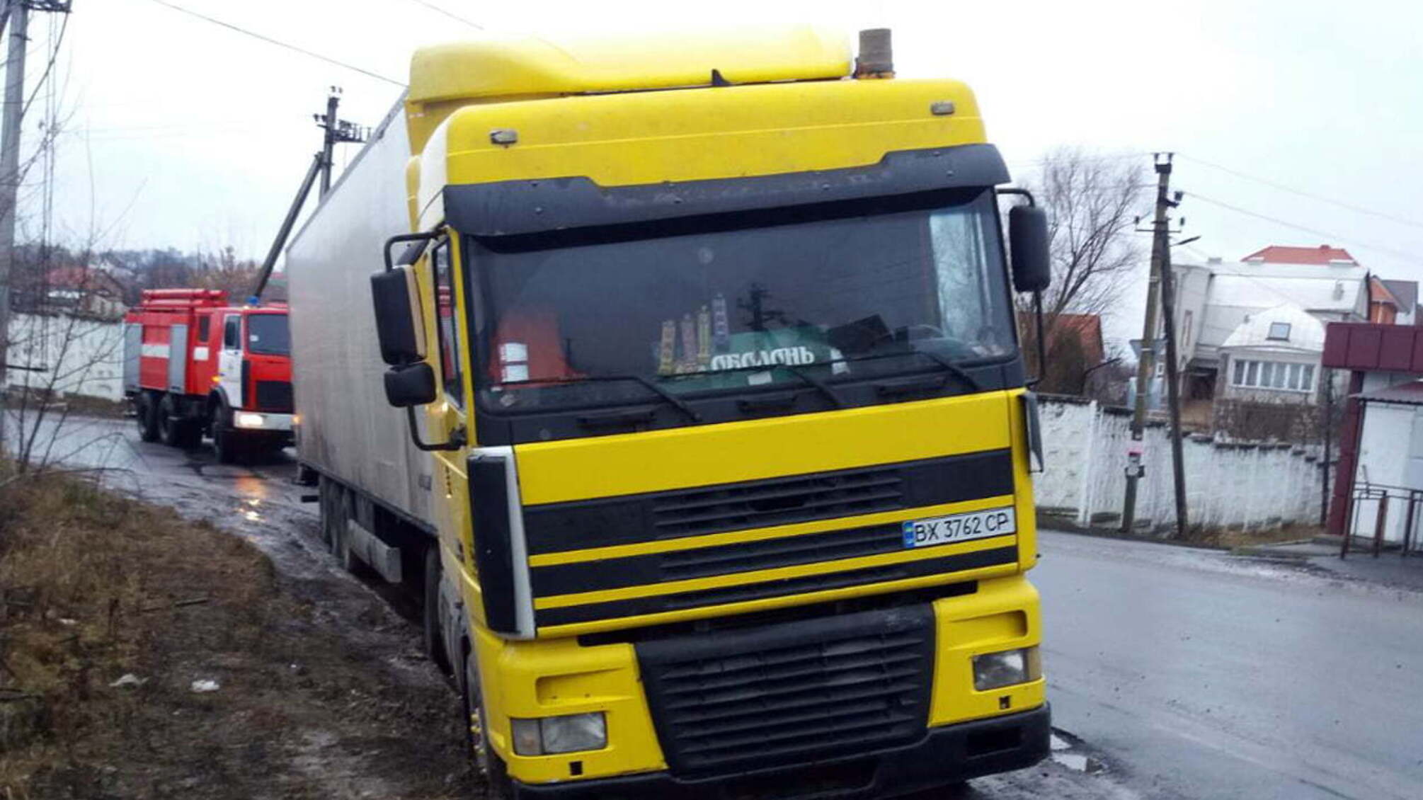 м. Хмельницький: рятувальники надали допомогу у буксируванні вантажівки