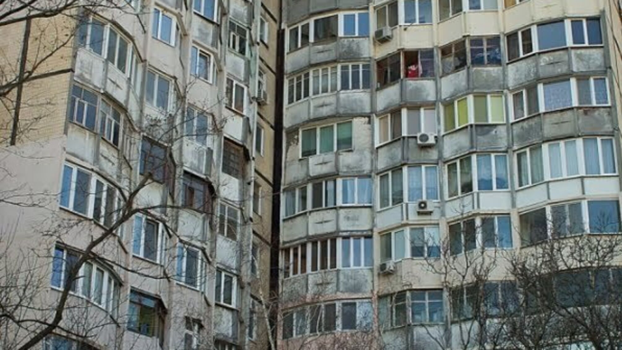 В Одессе из-за незаконной стройки рискует рухнуть 16-этажный дом