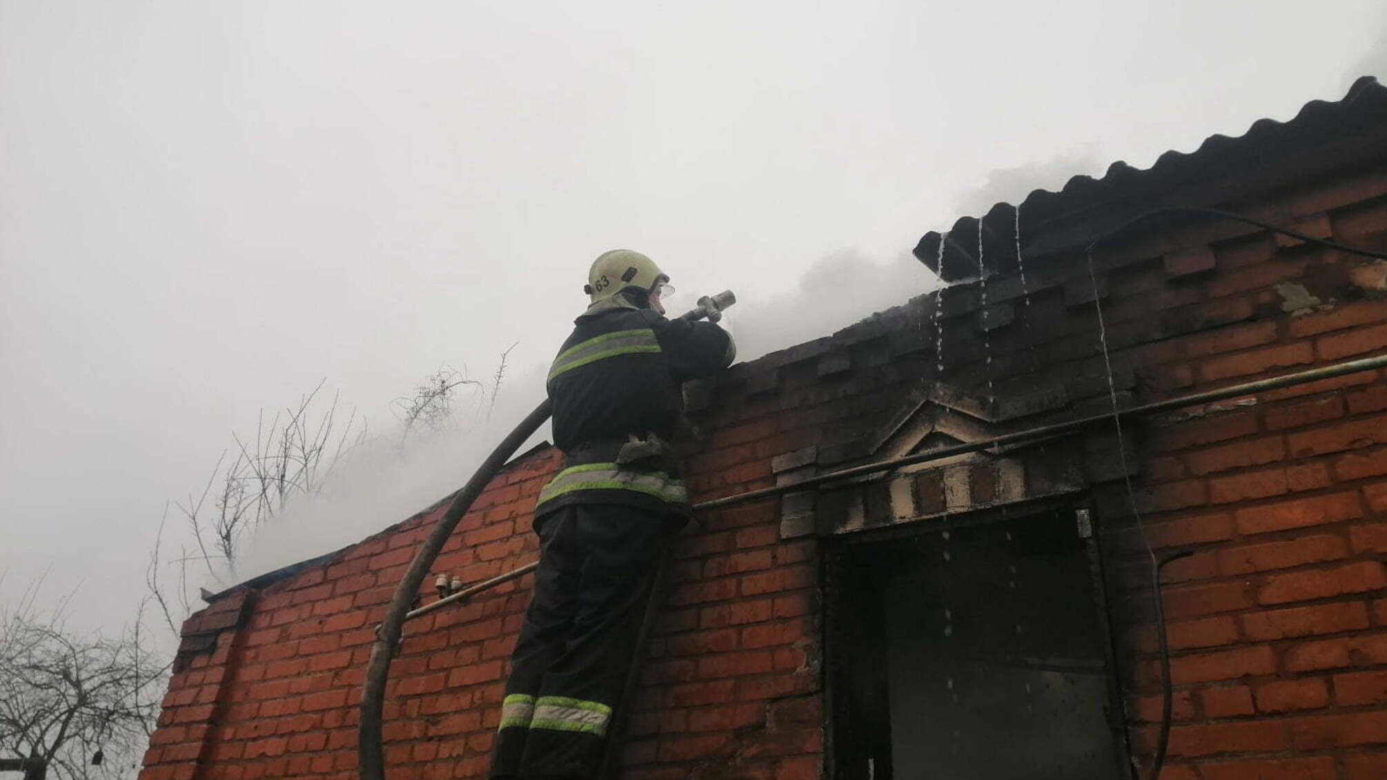 Харківська область: рятувальники загасили пожежу у приватному будинку на двох господарів