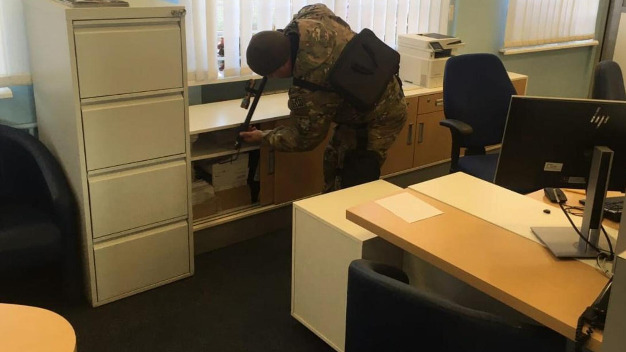 Поліцейські встановили особу псевдомінера офісної будівлі в Луцьку