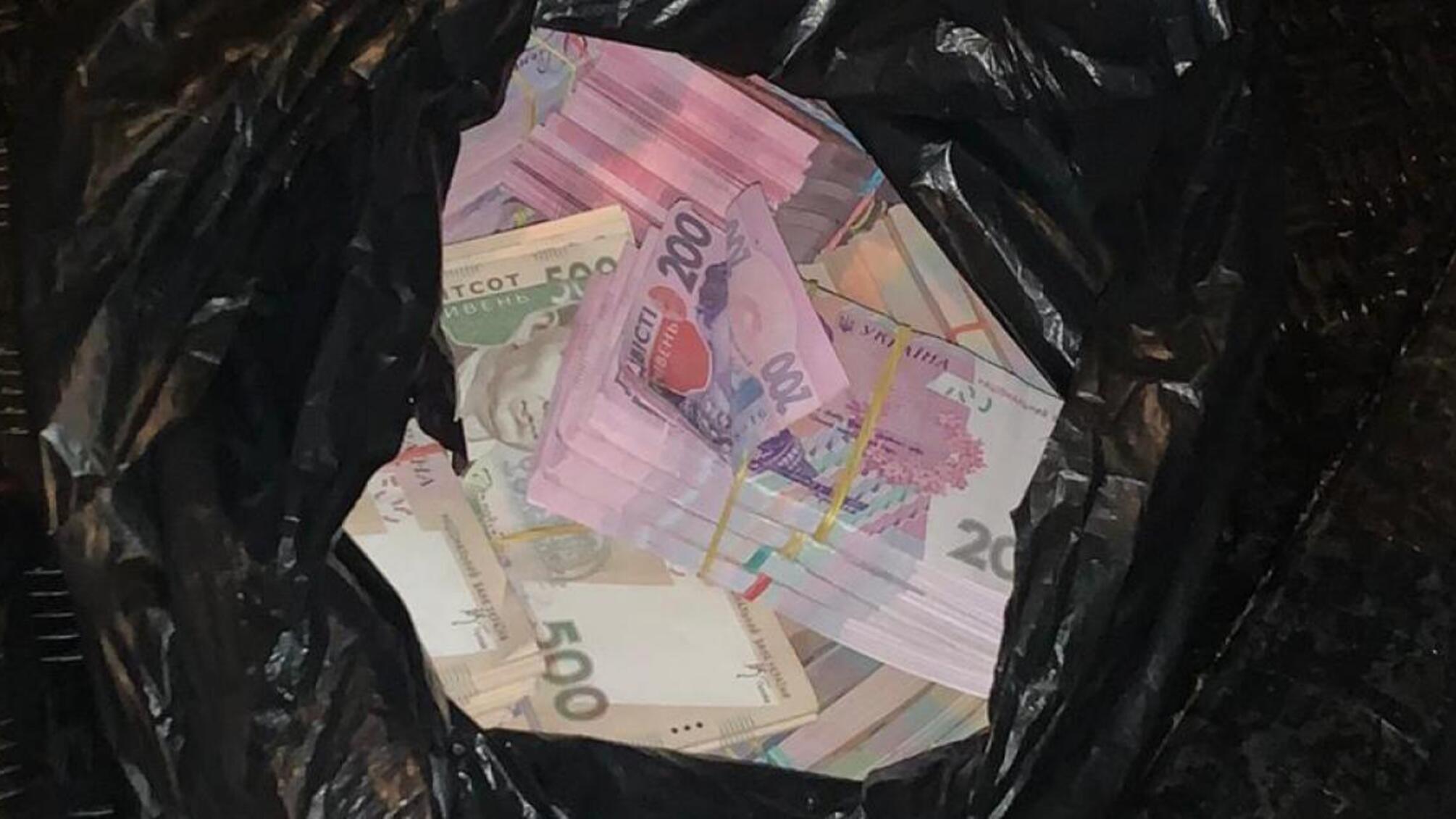 2,5 мільйони гривень хабара – ДБР затримало посадовця Секретаріату Кабміну