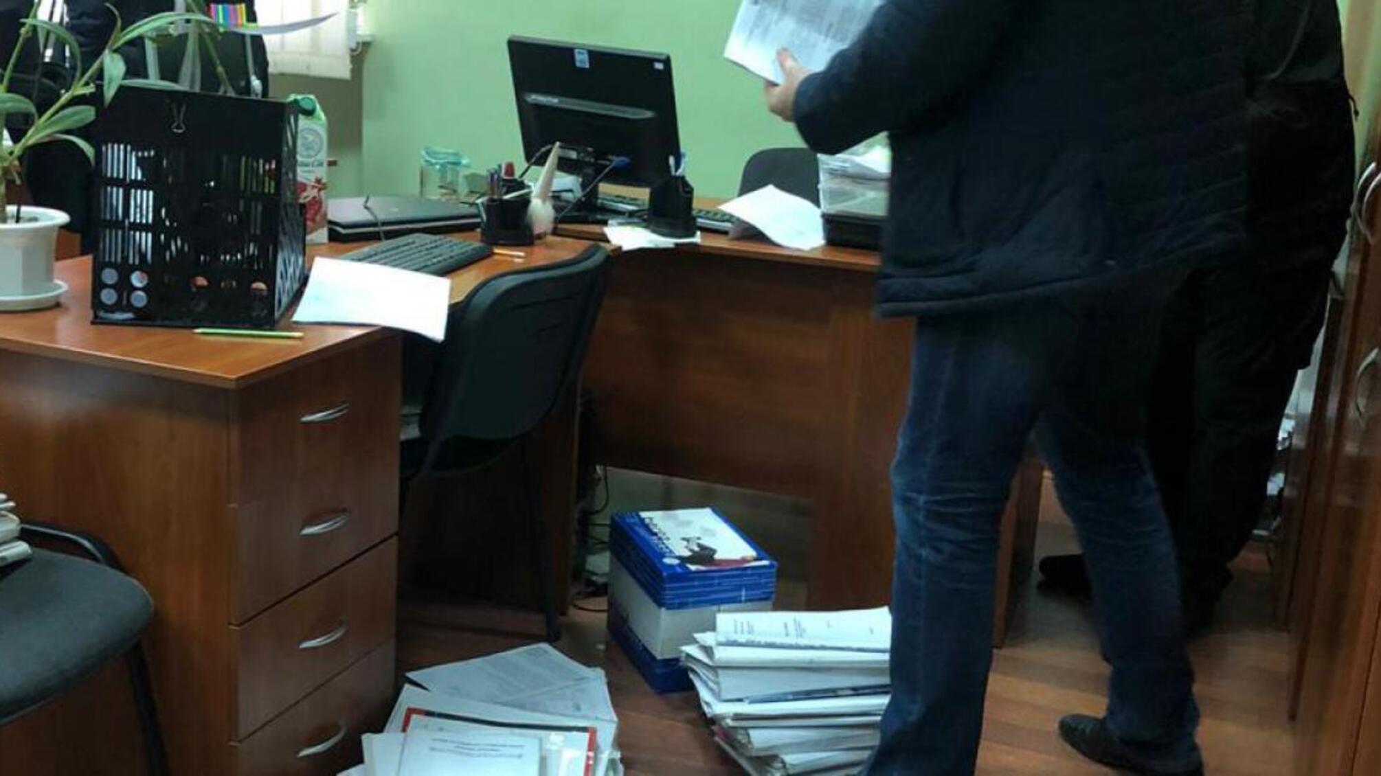 2,7 мільйона гривень збитків державі — ДБР повідомило про підозру харківським податківцям