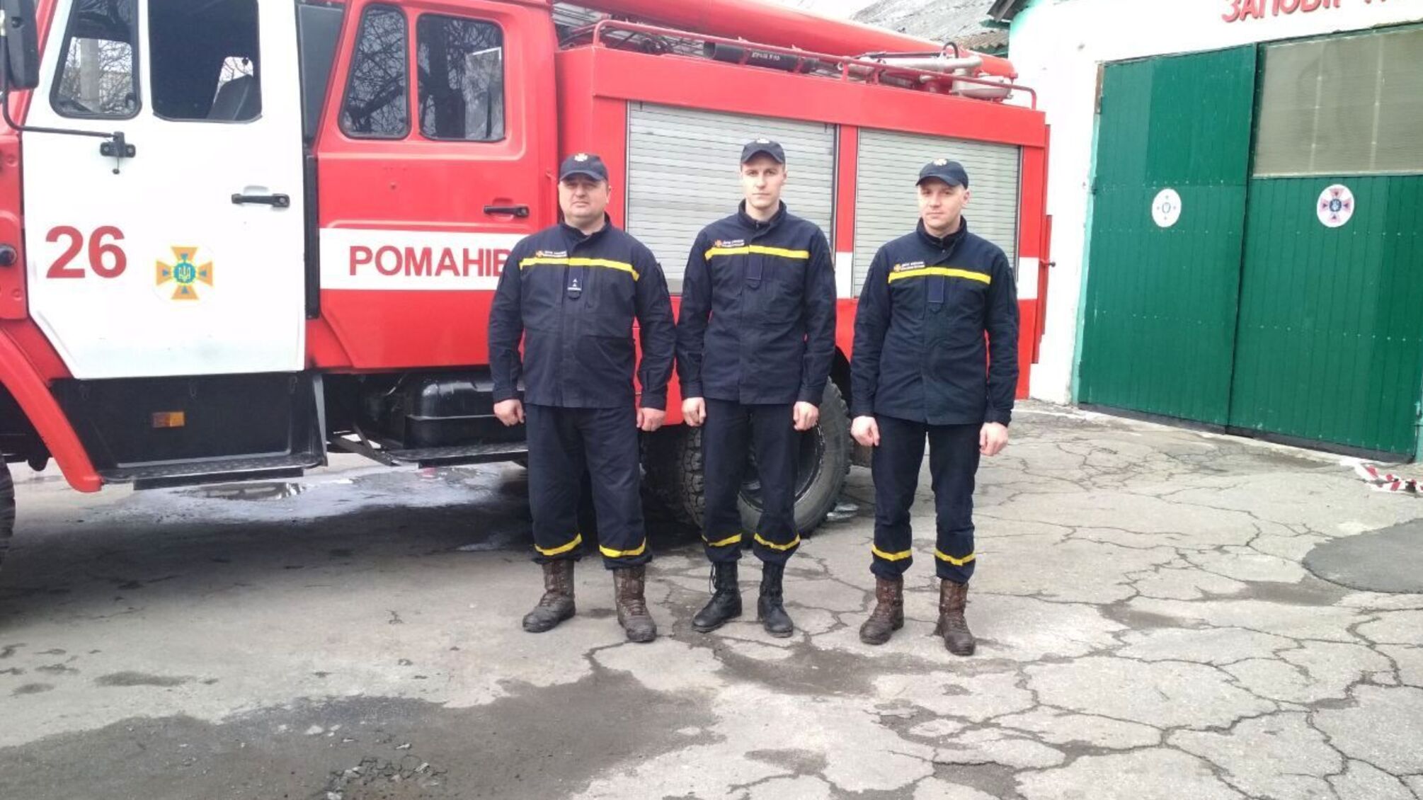 Житомирська область: троє вогнеборців під час ДТП врятували водія та загасили палаючий автомобіль