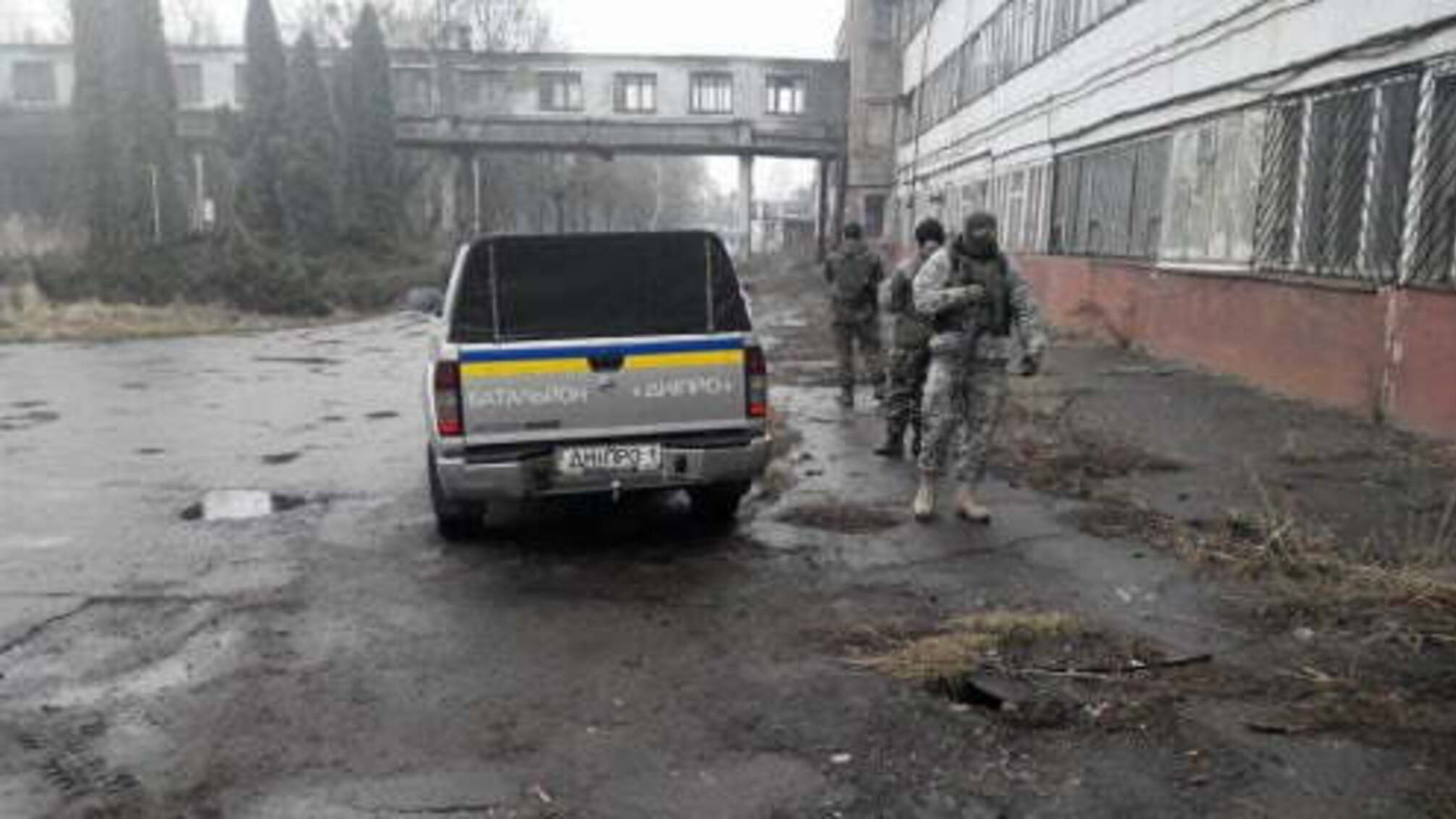 Бійці рейдера Коломойського захопили завод на Рівненщині. Фото