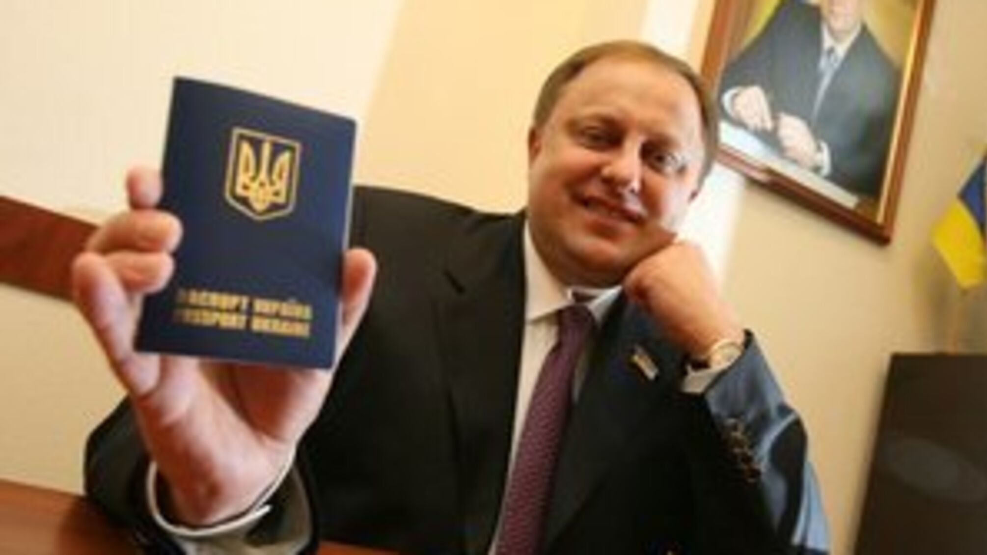 'Семья' выдавила ЕДАПС из паспортного бизнеса