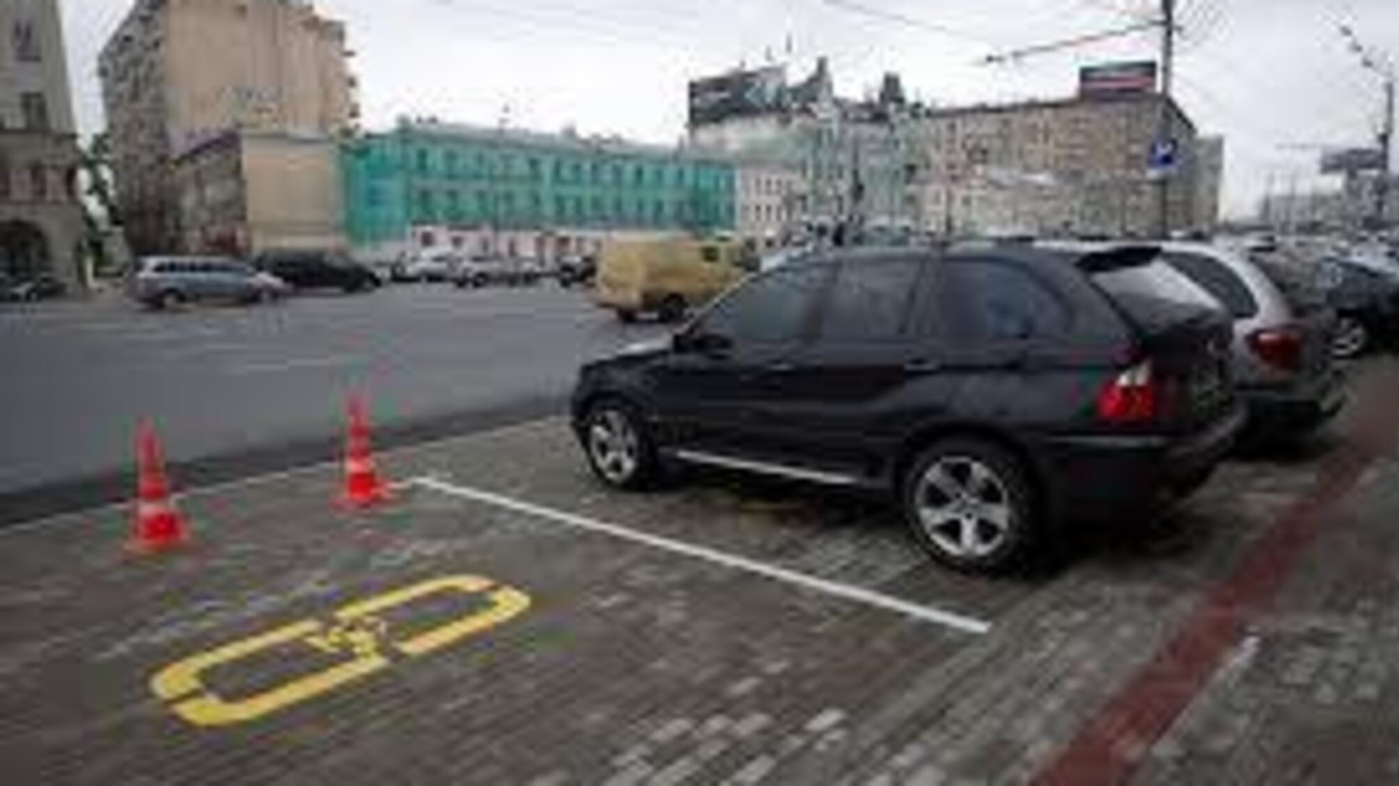 В Дарницком районе столицы обострилась борьба с незаконными парковками
