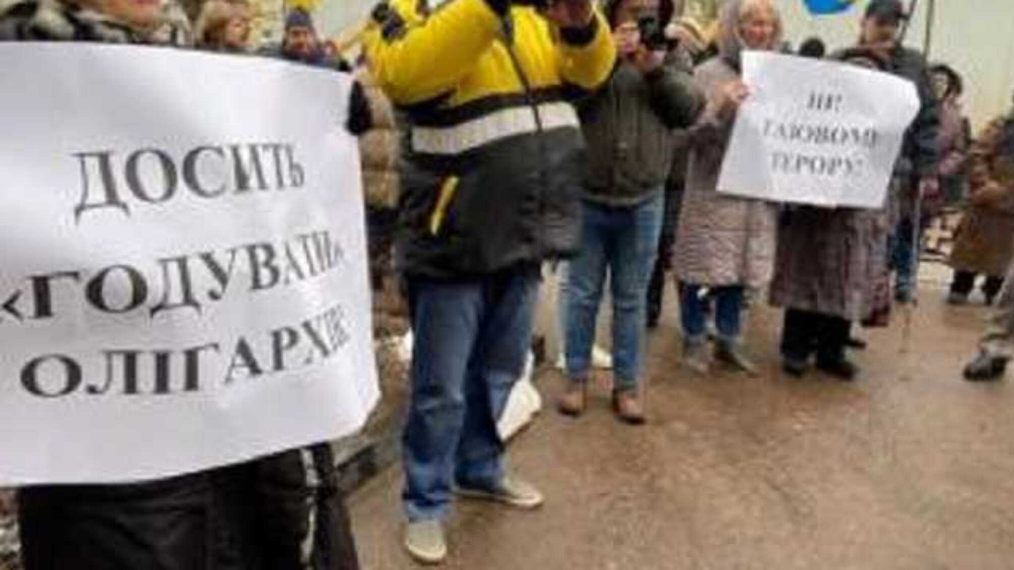 Жители Житомира сожгли платежки за доставку газа