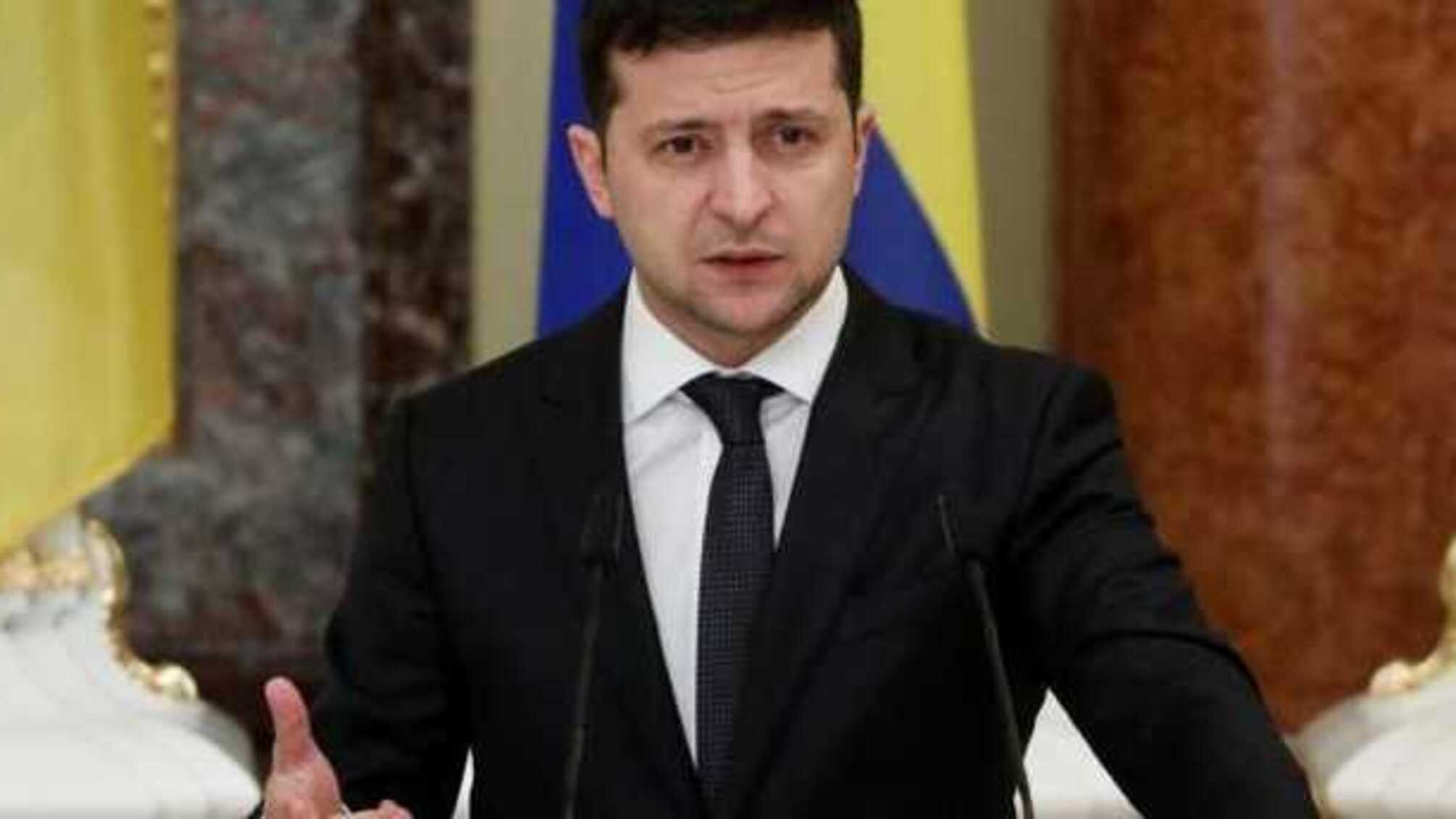 Сейчас больший урон рейтингу Зеленского наносит не скандал вокруг его поездки в Оман, а тарифы и социально-экономическая ситуация в Украине - мнение