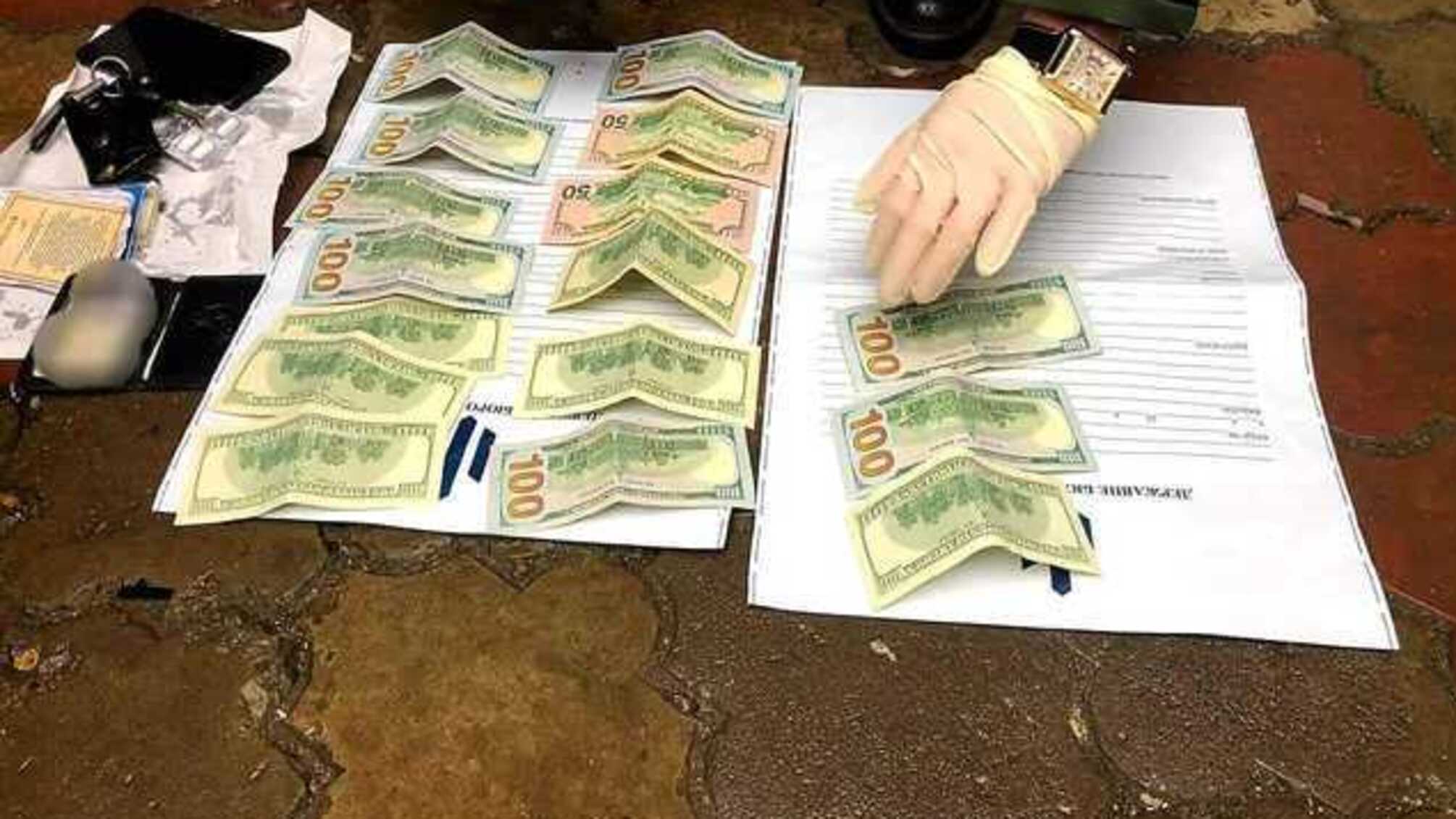 Керівника відділу поліції на Івано-Франківщині затримали на хабарі