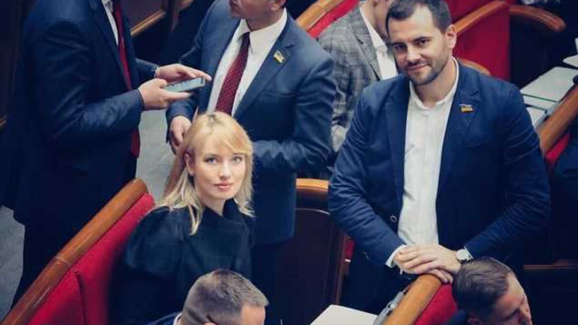 В Слуге народа подсчитали, за сколько лет в Украине можно заменить старое жилье на новое
